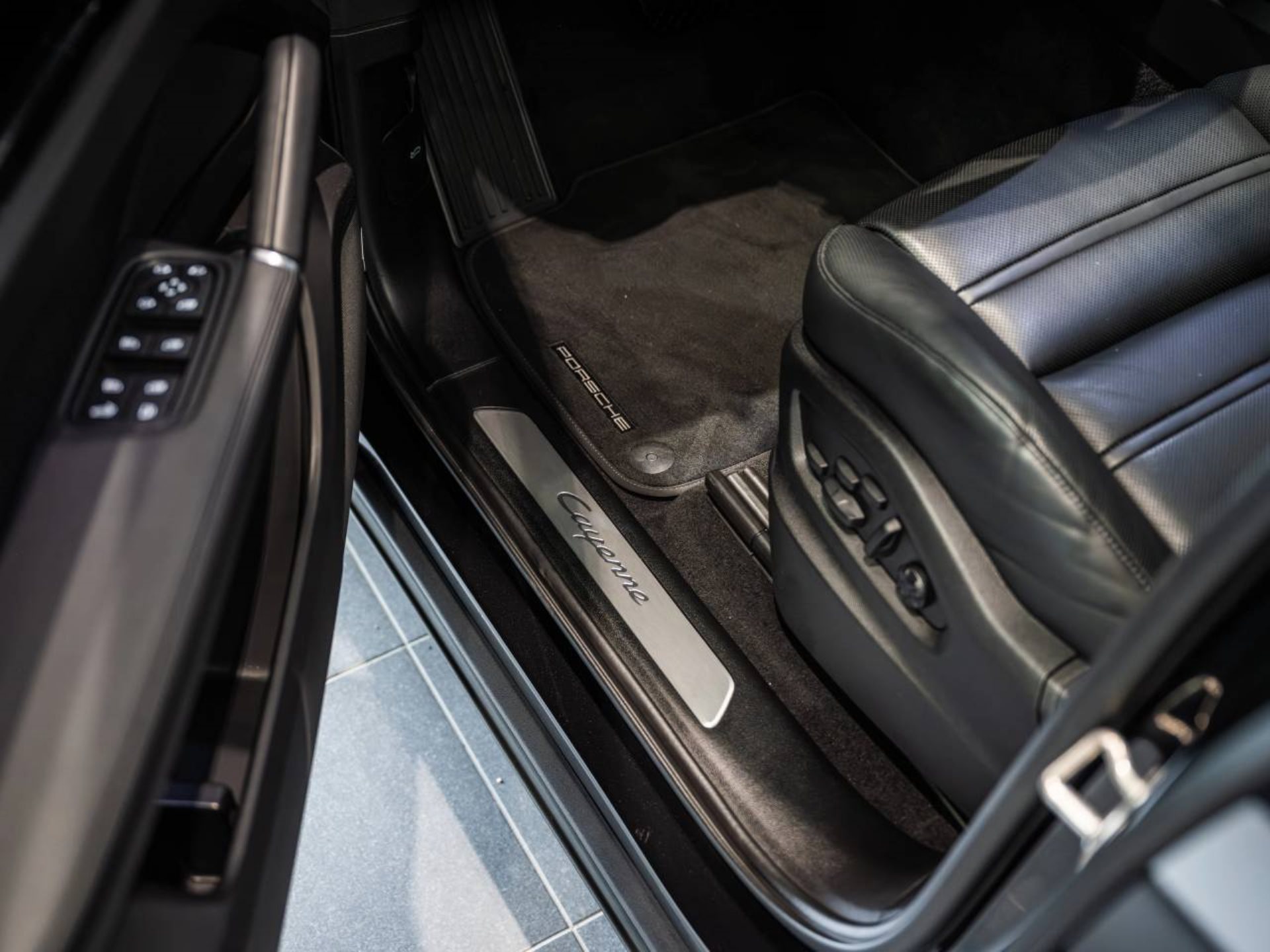 PORSCHE Cayenne E-Hybrid Coupé-image-20