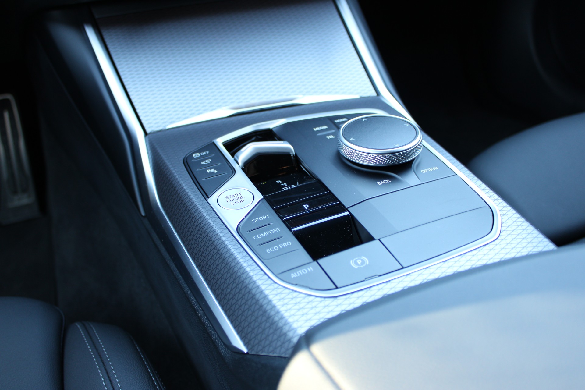 BMW 330d xDrive 48V Touring-image-13