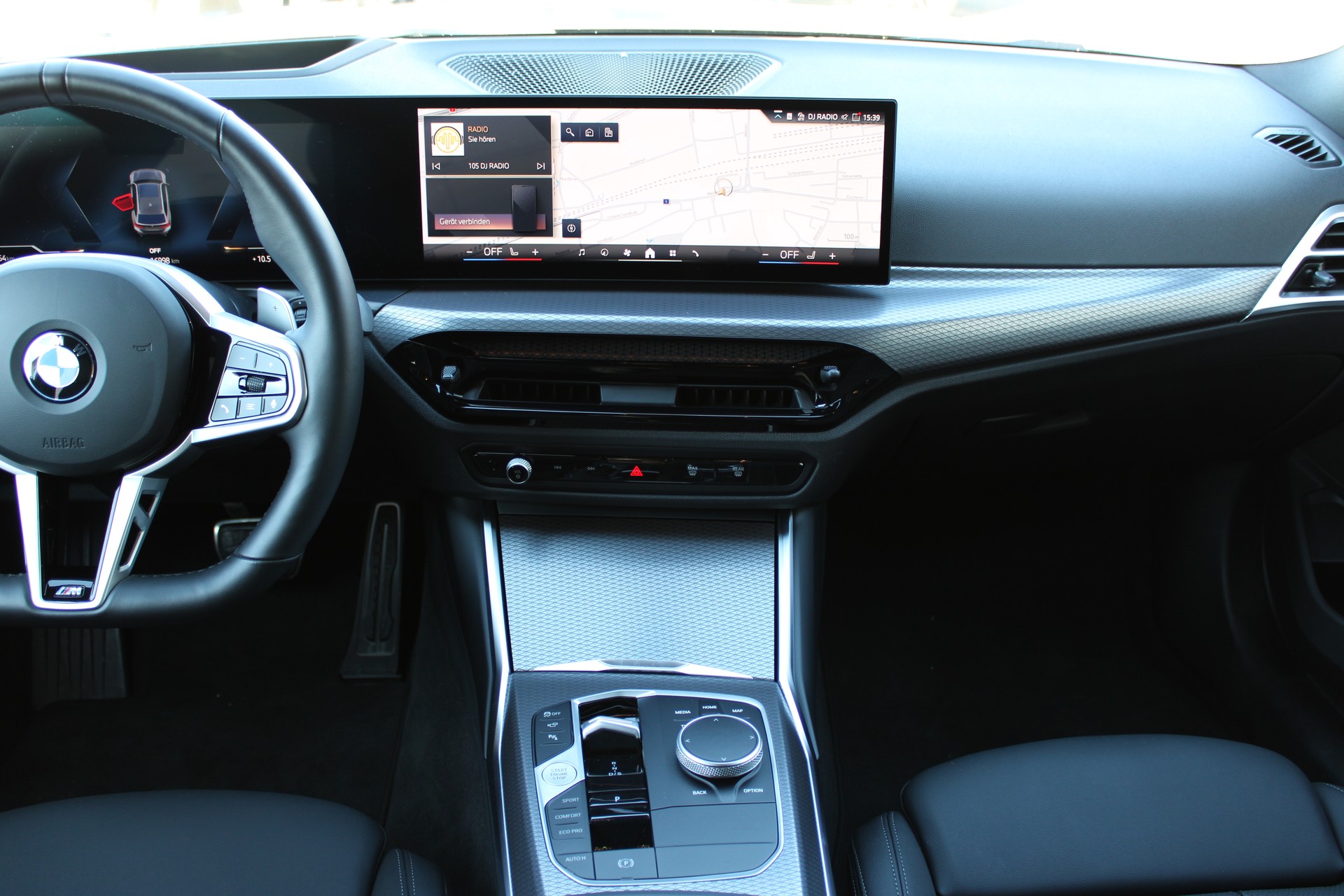 BMW 330d xDrive 48V Touring-image-11