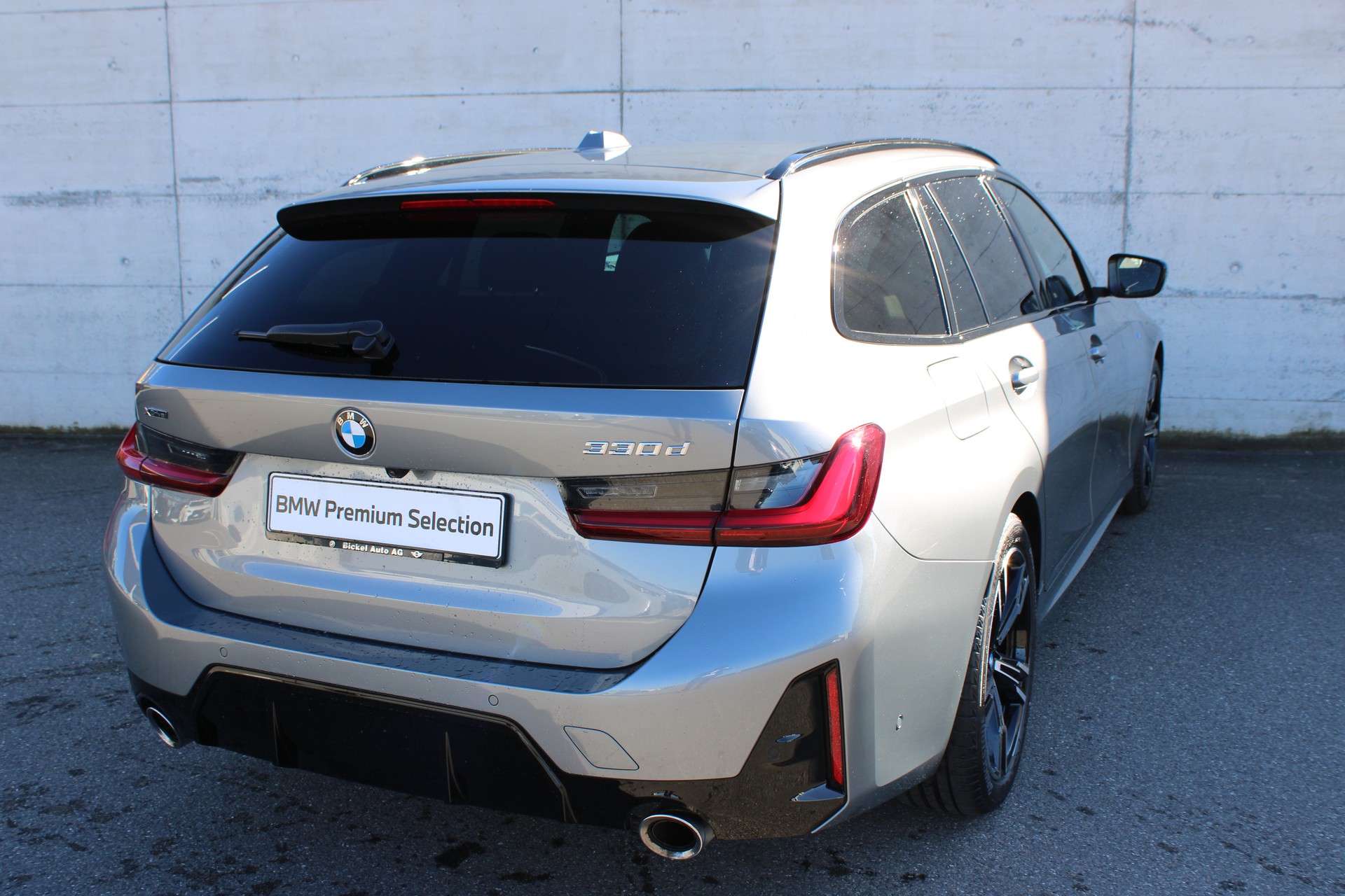 BMW 330d xDrive 48V Touring-image-5