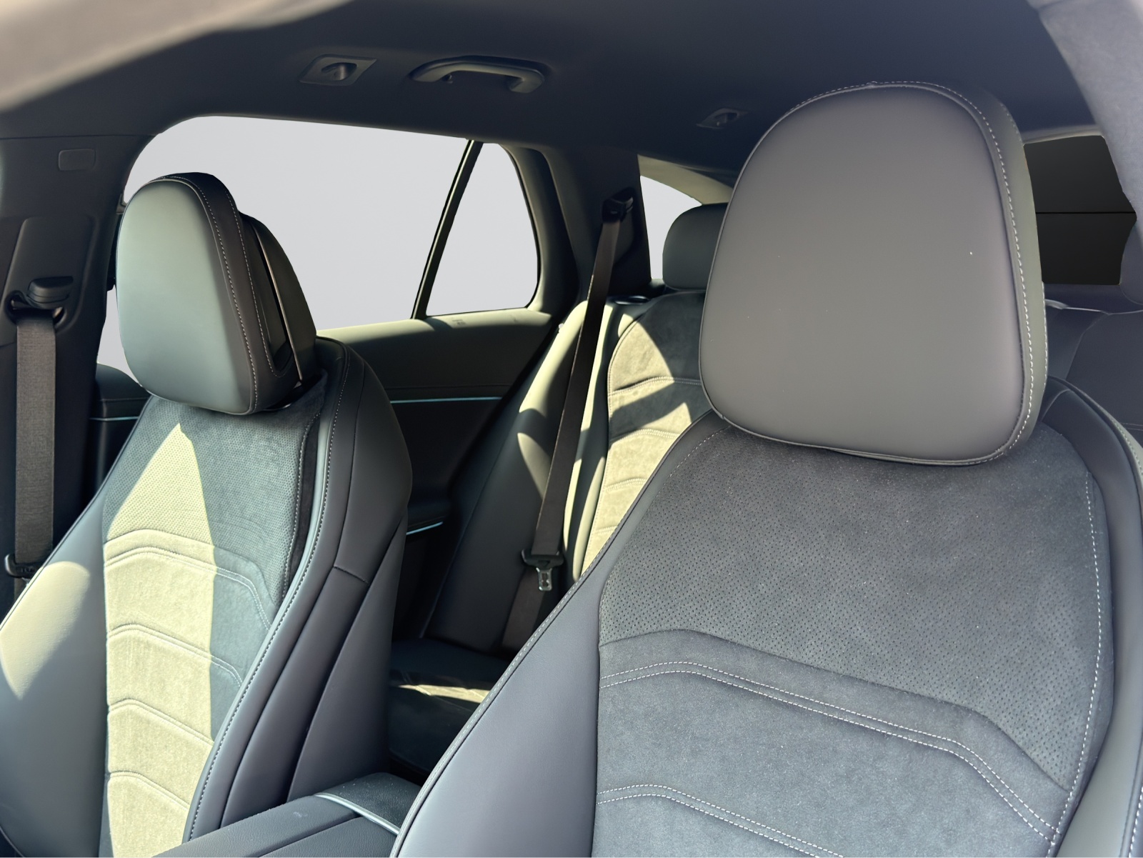 MERCEDES-BENZ E 220 d T 9G-Tronic-image-13