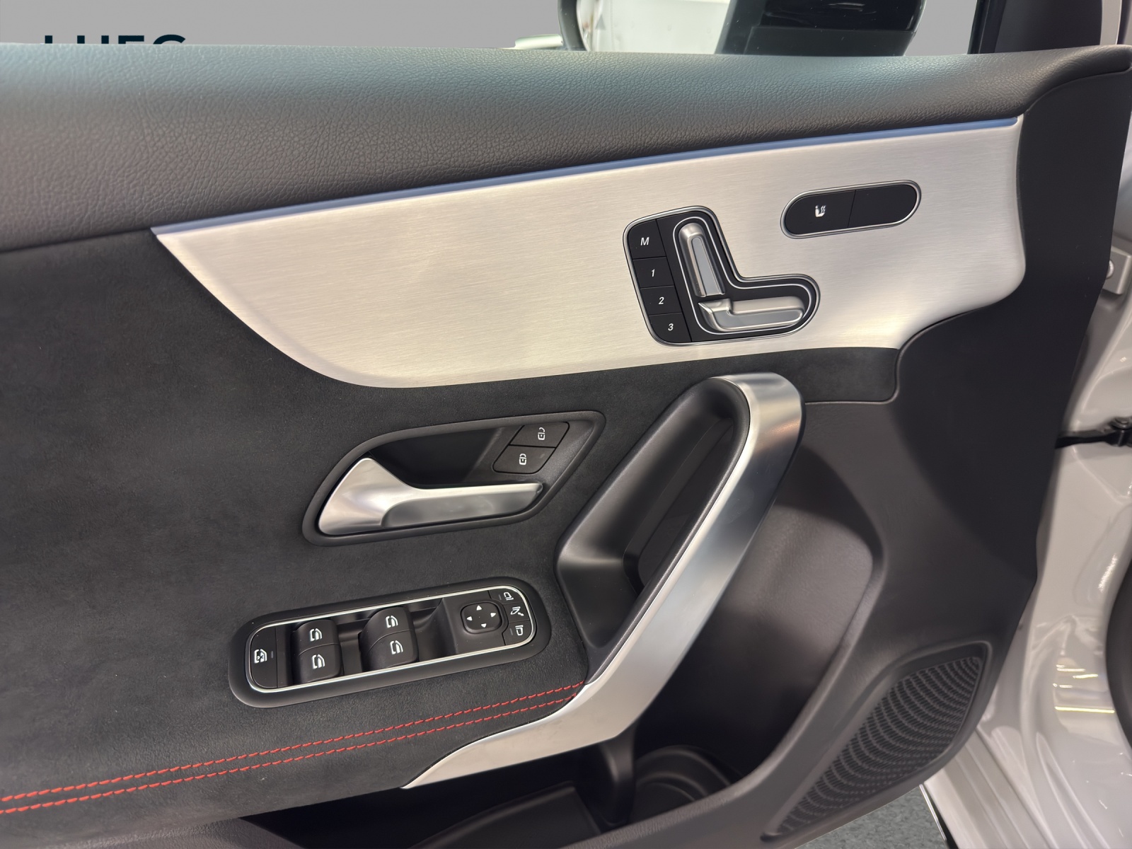 MERCEDES-BENZ A 35 4M - AMG / Rückfahrkamera / Sitzmemory / Multibeam LED-image-12