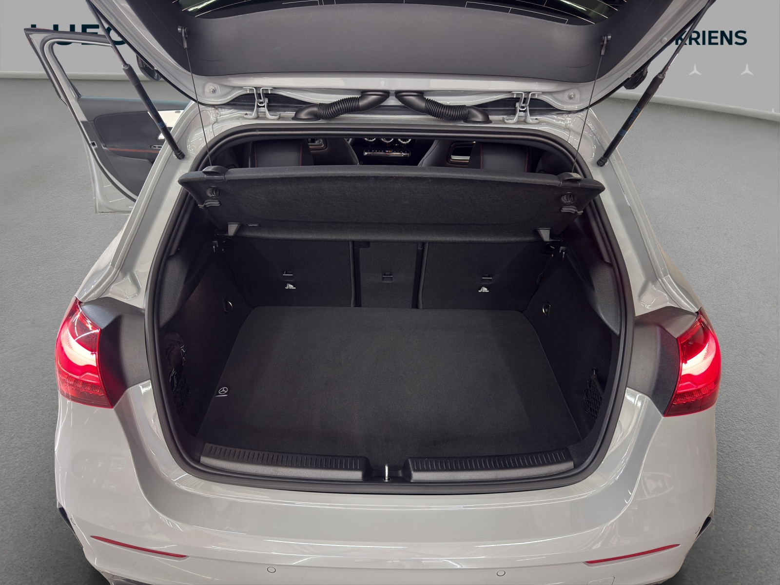 MERCEDES-BENZ A 35 4M - AMG / Rückfahrkamera / Sitzmemory / Multibeam LED-image-14