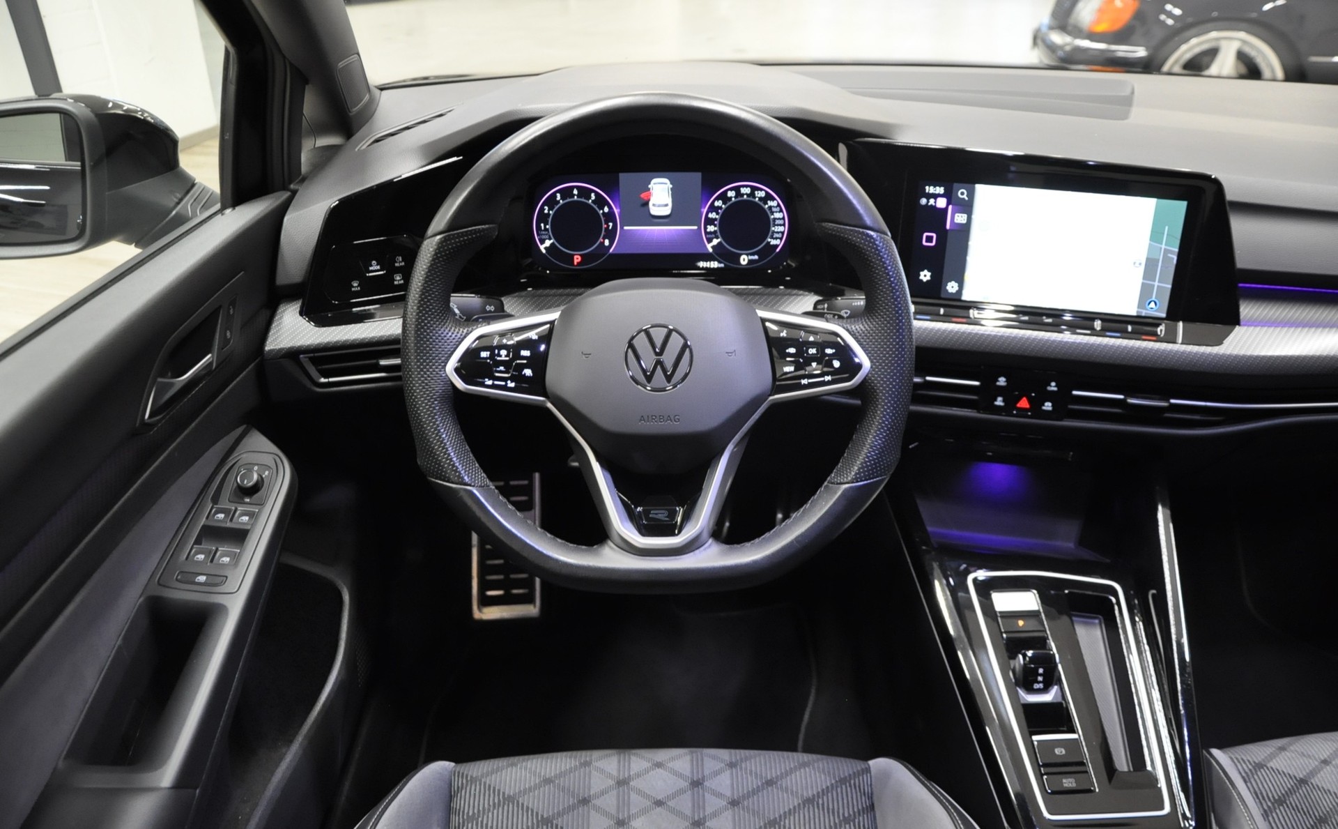 VW Golf Variant 1.5 eTSI mHEV R-Line-image-15
