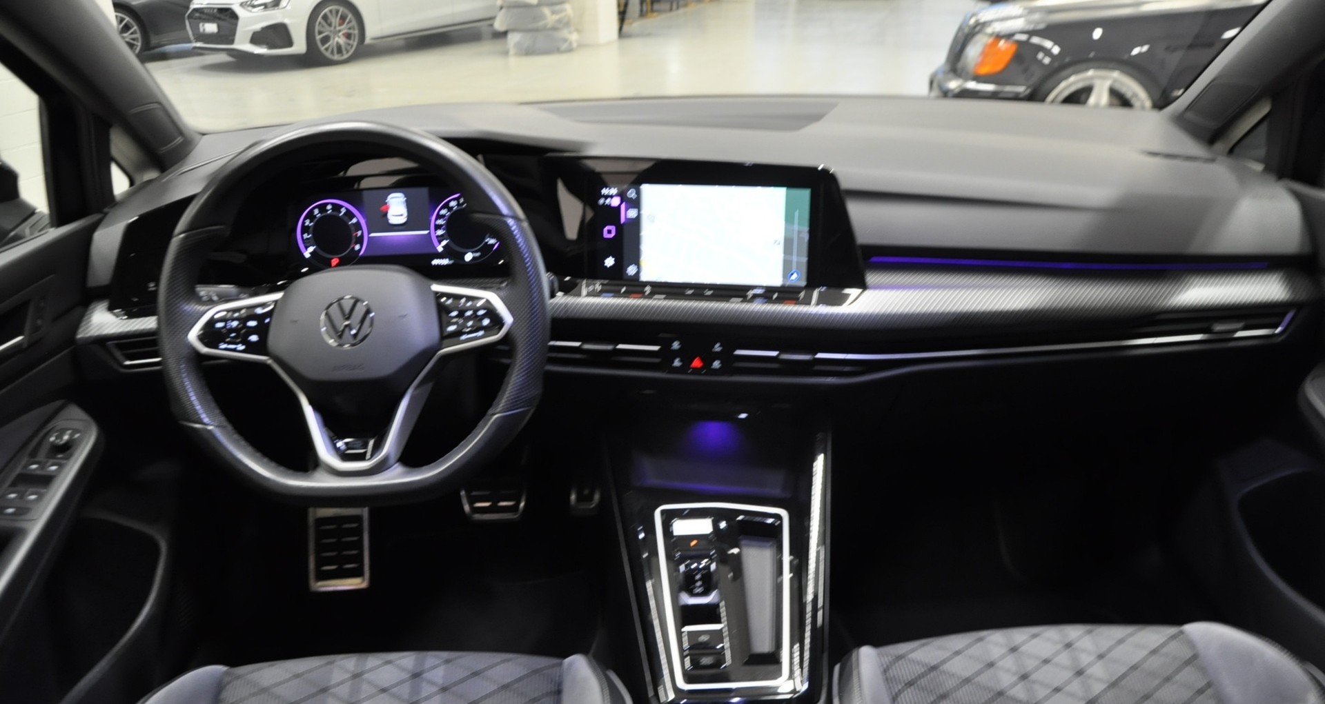 VW Golf Variant 1.5 eTSI mHEV R-Line-image-14
