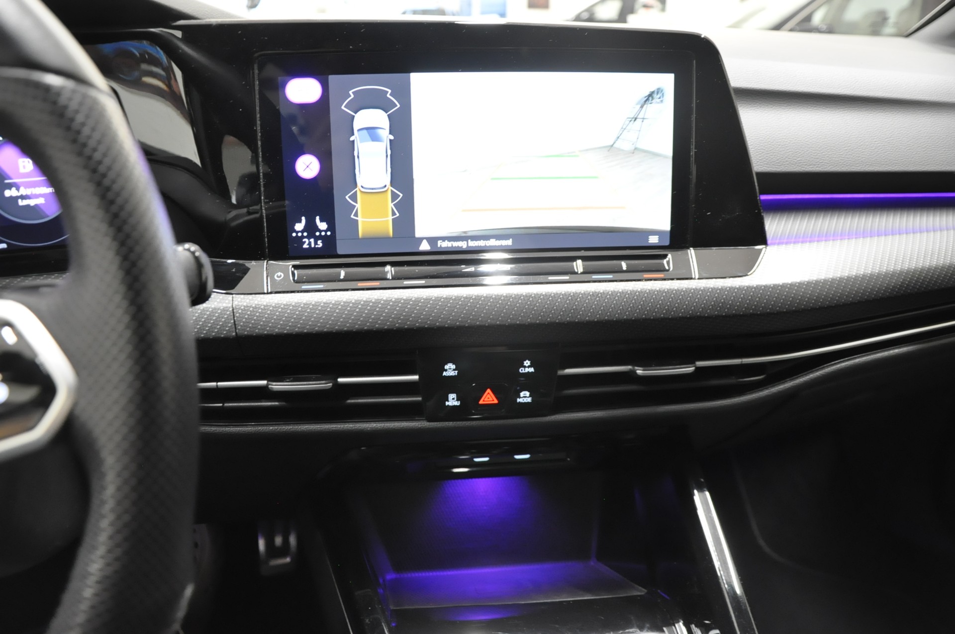 VW Golf Variant 1.5 eTSI mHEV R-Line-image-17