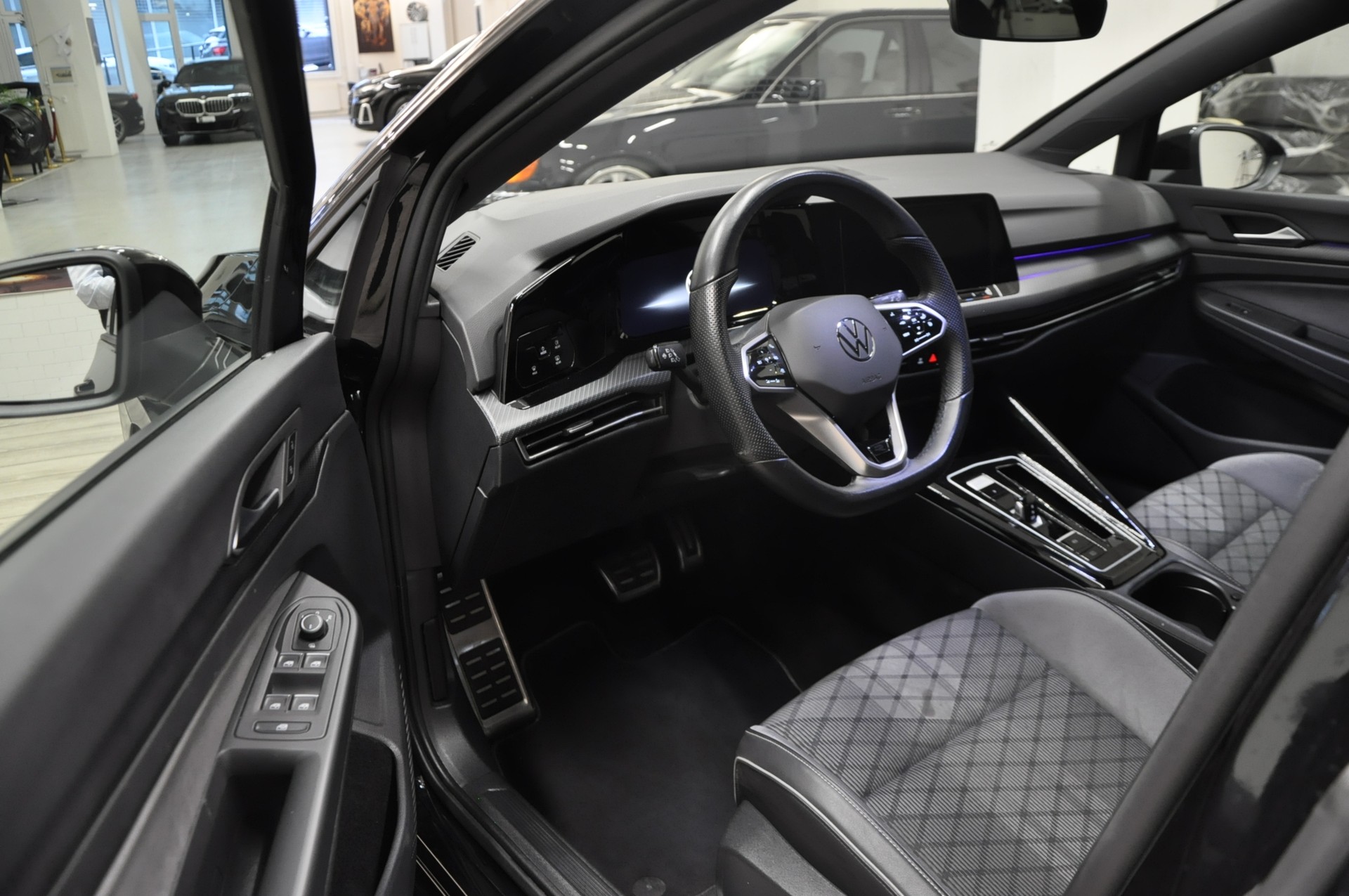 VW Golf Variant 1.5 eTSI mHEV R-Line-image-7