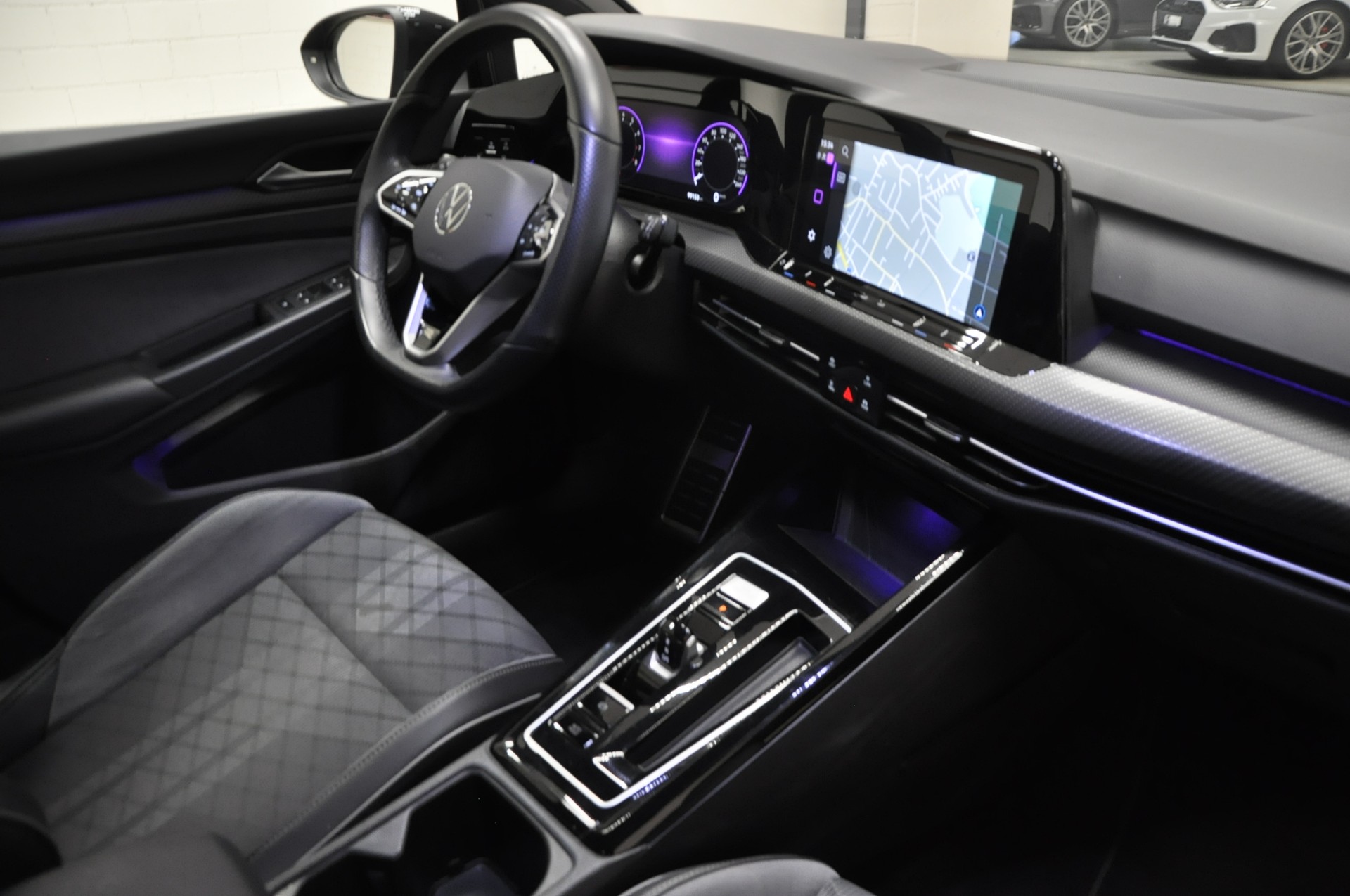 VW Golf Variant 1.5 eTSI mHEV R-Line-image-9