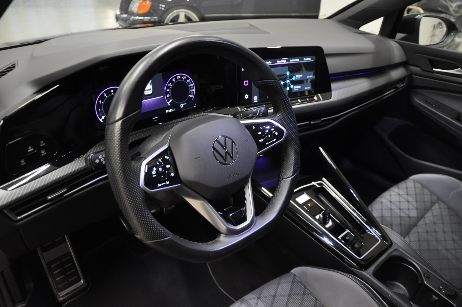 VW Golf Variant 1.5 eTSI mHEV R-Line-image-8