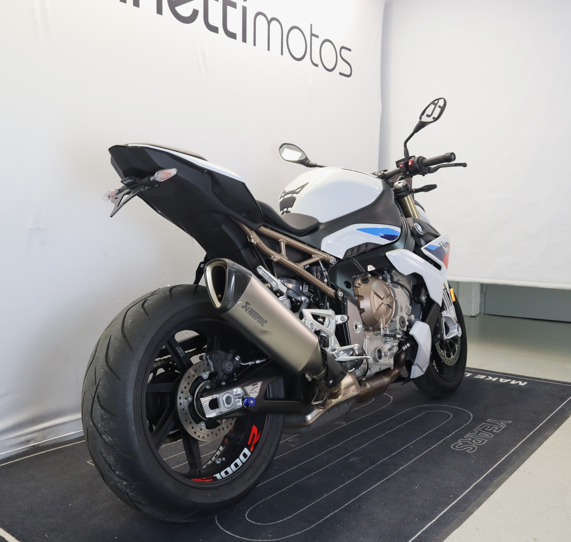BMW S 1000 R M-showroom-element-1