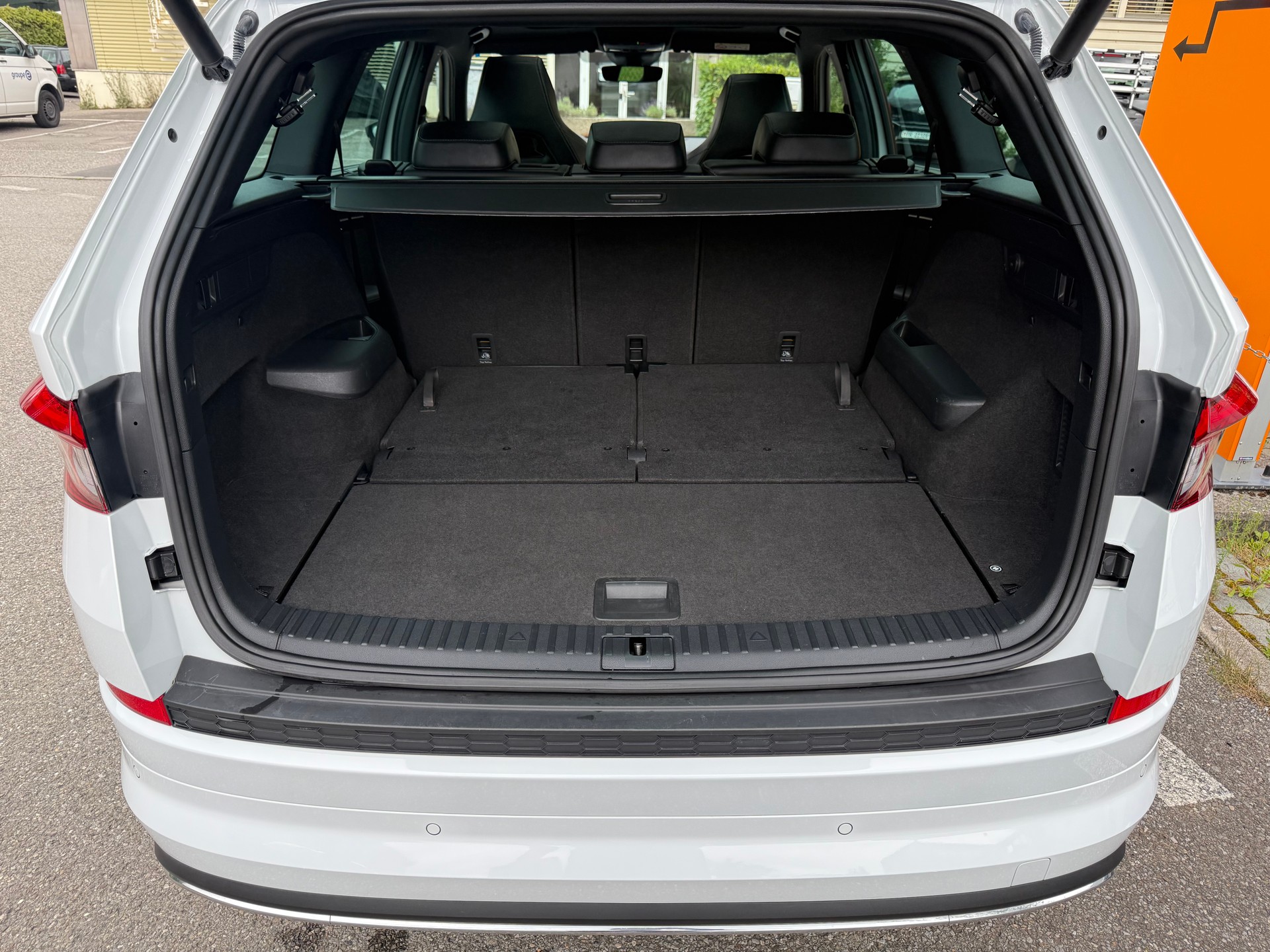 SKODA Kodiaq 2.0 TSI 4x4 Sport Line-image-12