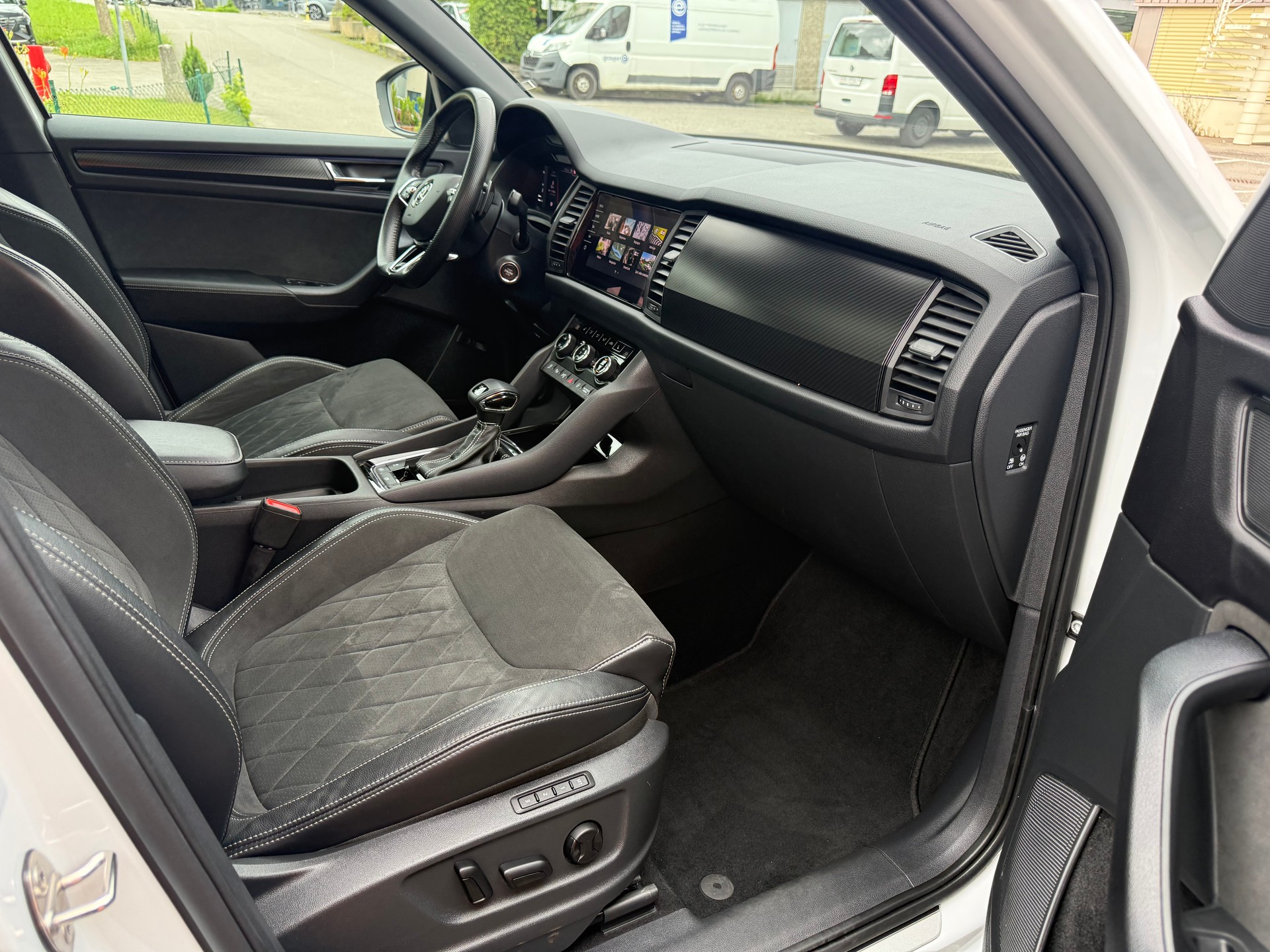 SKODA Kodiaq 2.0 TSI 4x4 Sport Line-image-14