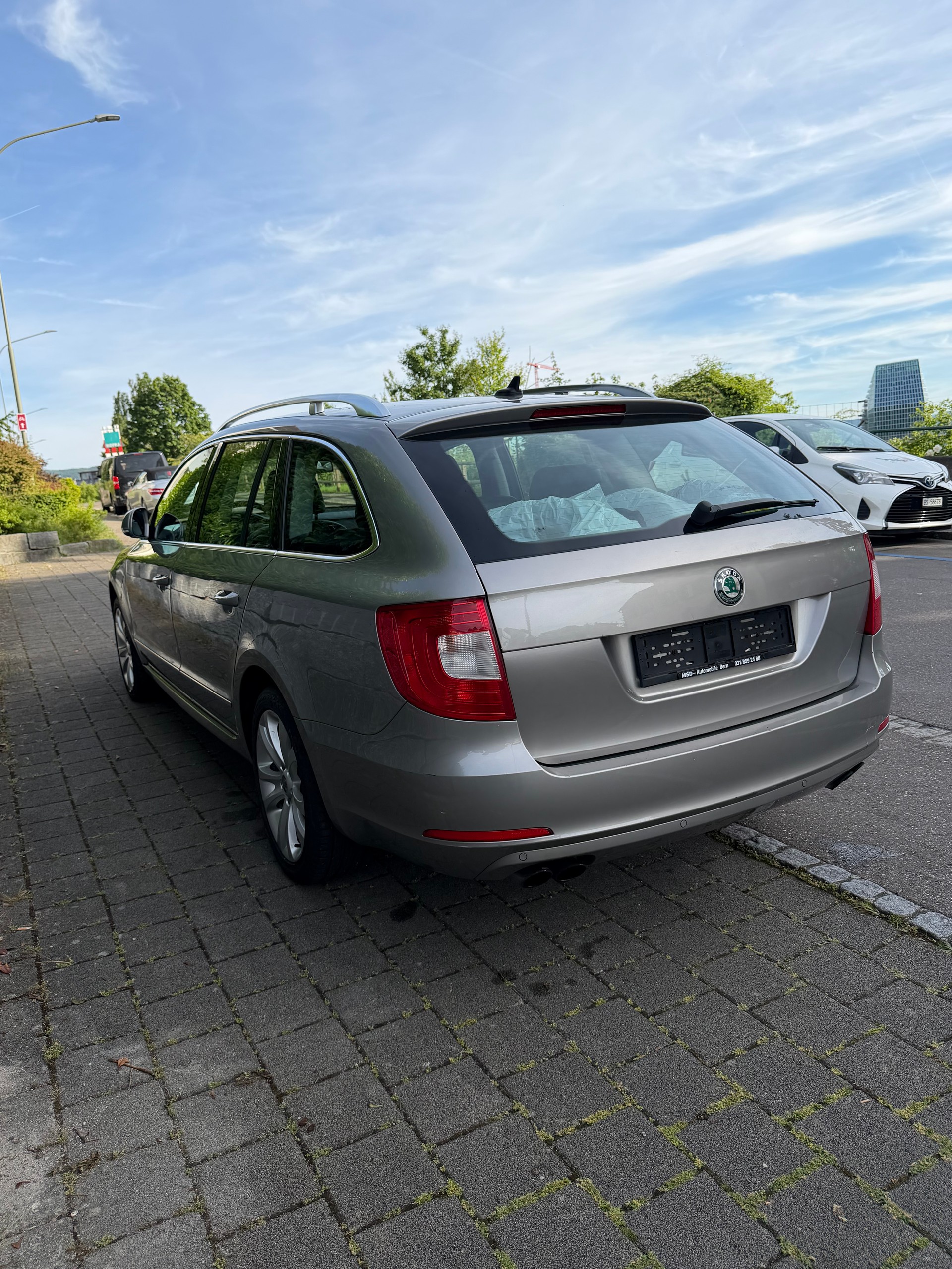 SKODA Superb Combi 3.6 FSI Ambition 4x4 DSG-image-4
