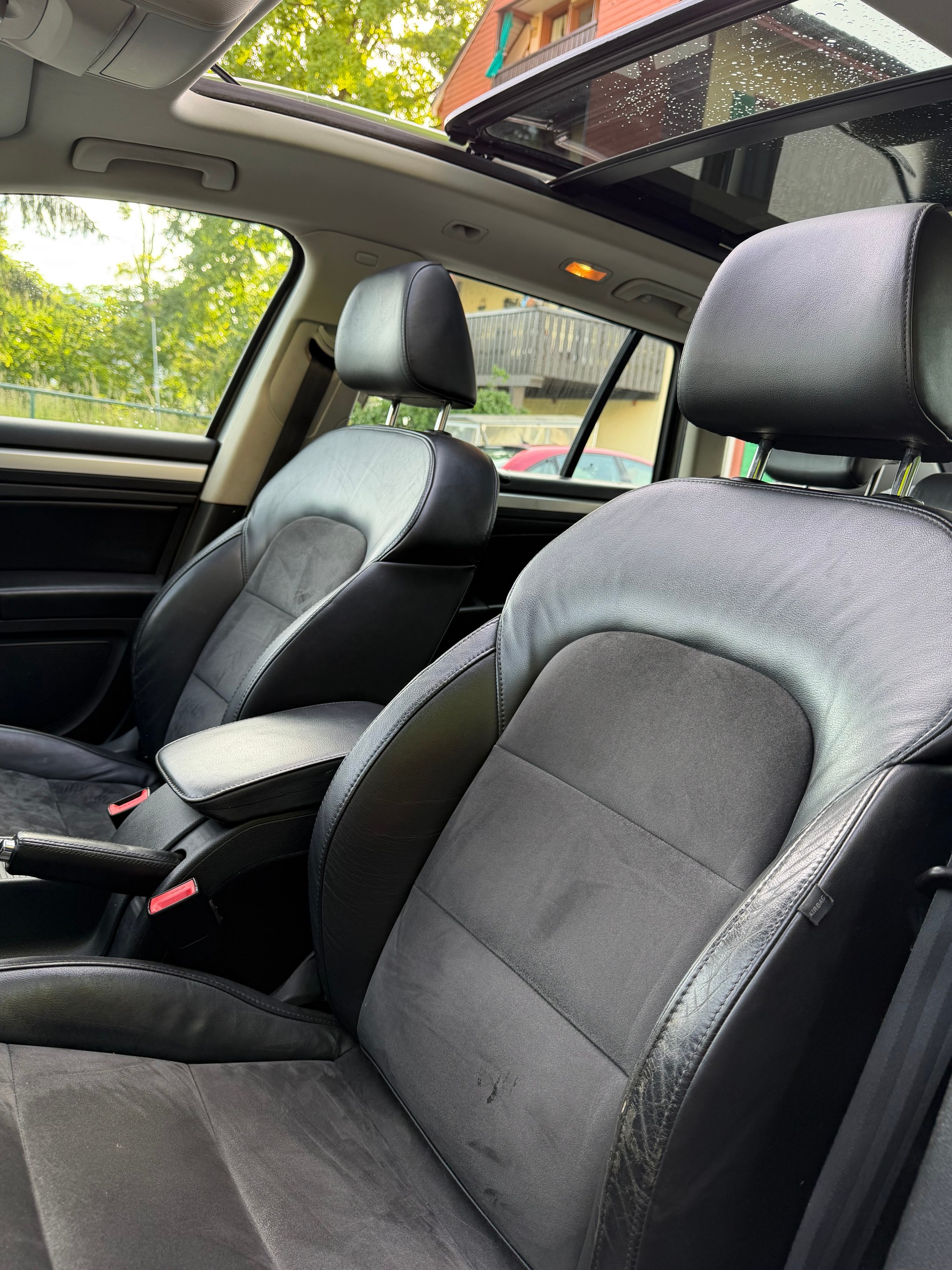 SKODA Superb Combi 3.6 FSI Ambition 4x4 DSG-image-11