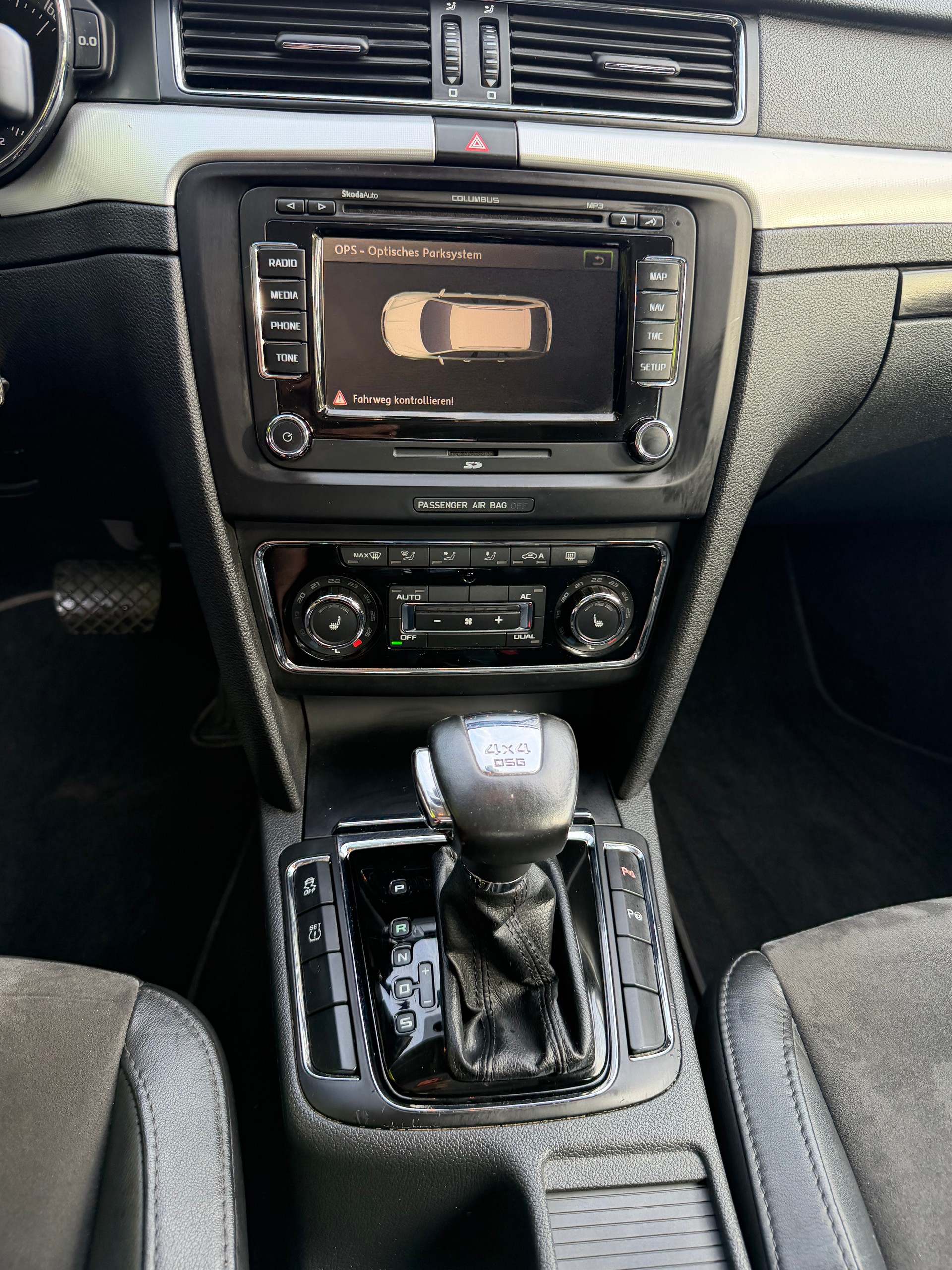 SKODA Superb Combi 3.6 FSI Ambition 4x4 DSG-image-8