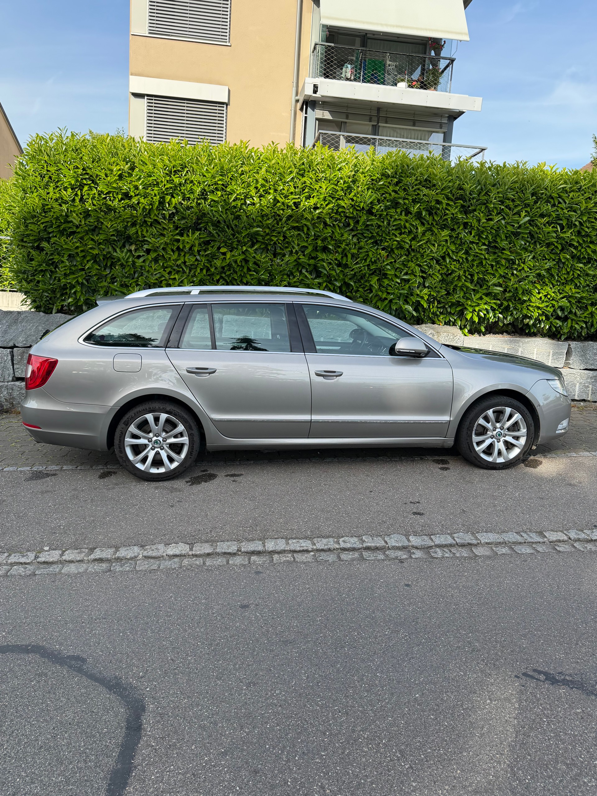 SKODA Superb Combi 3.6 FSI Ambition 4x4 DSG-image-2