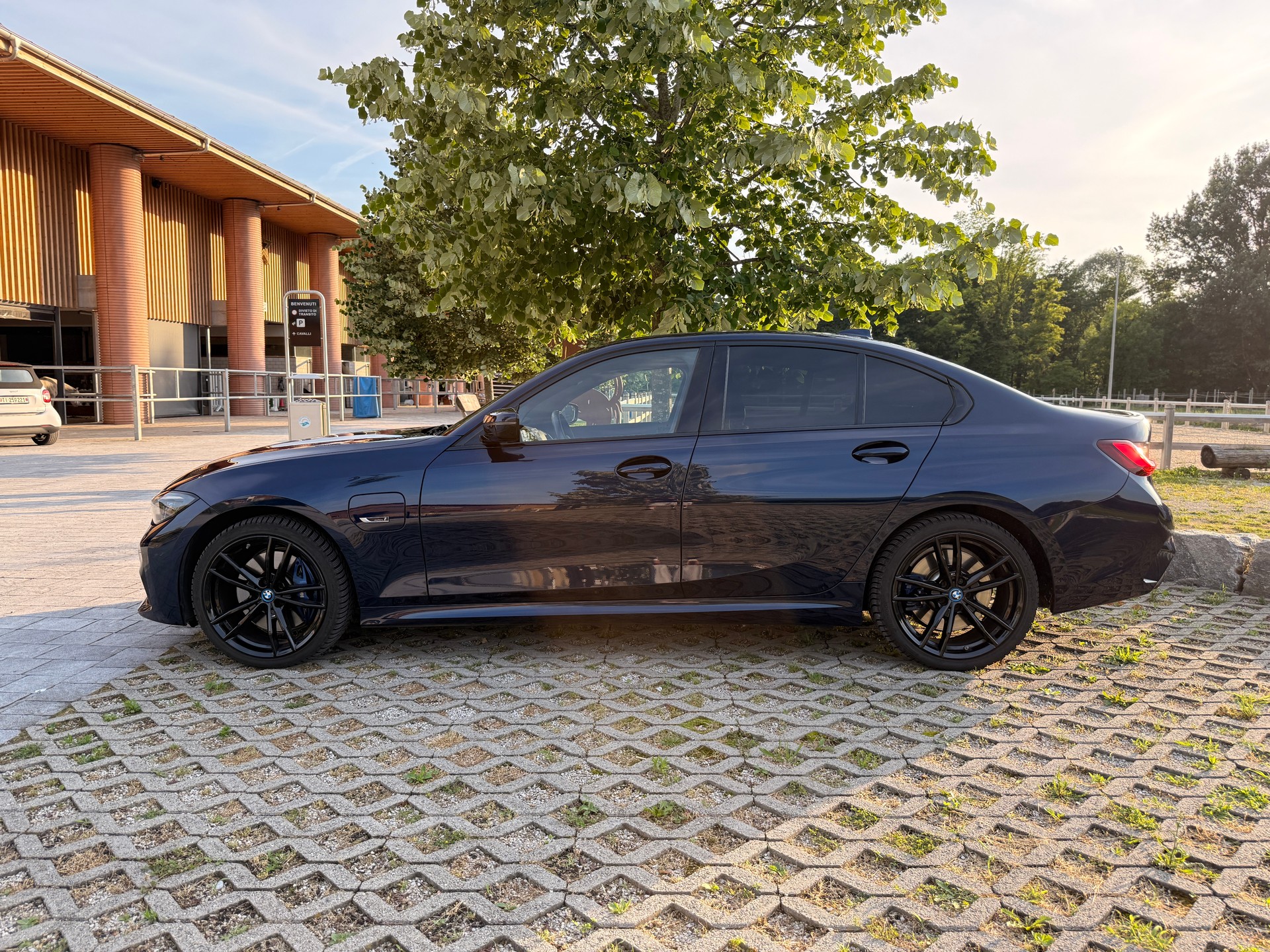 BMW 330E M Sport-image-1