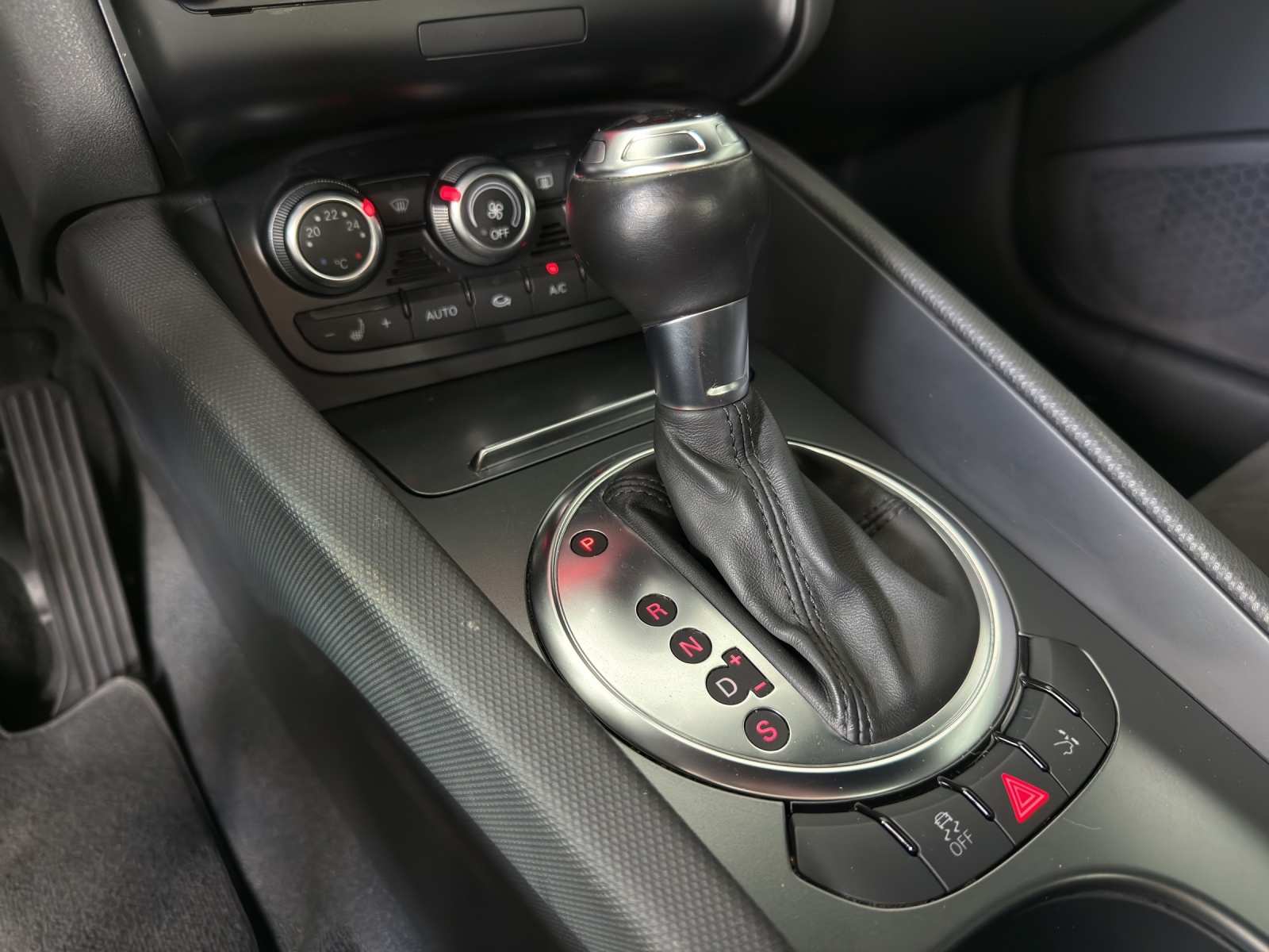 AUDI TT Coupé 2.0 TFSI S-tronic-image-14