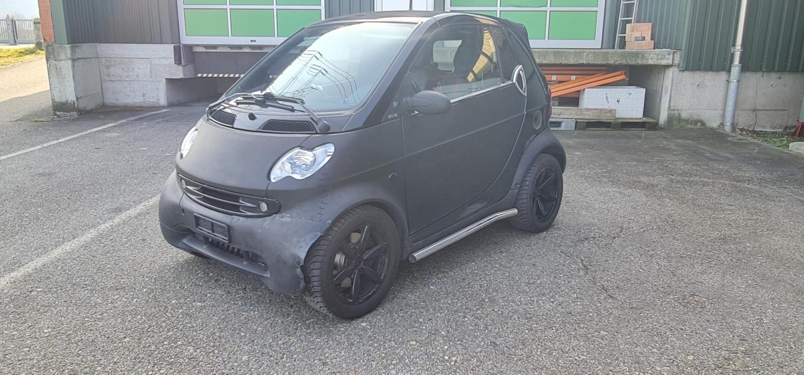 SMART fortwo Cabrio-image-1