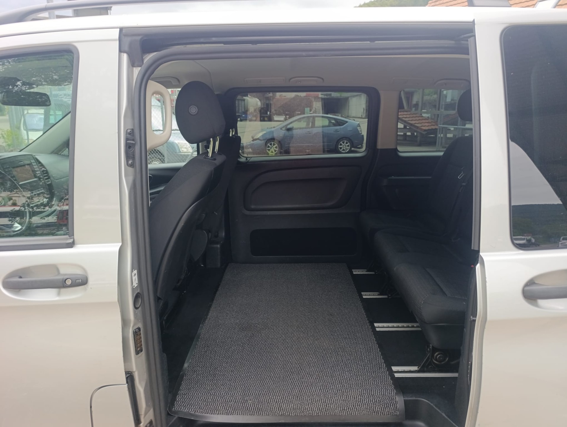 MERCEDES-BENZ Vito 119 BlueTEC Tourer Base EL 7G-Tronic-image-10
