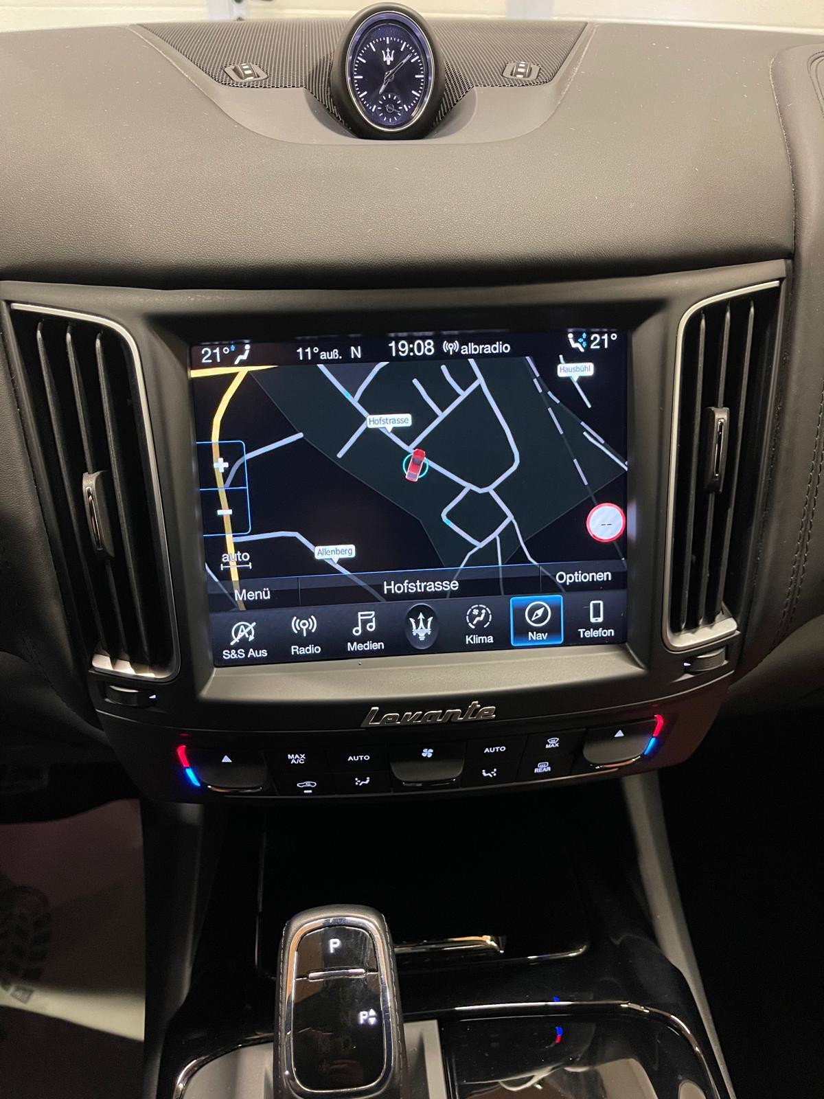 MASERATI Levante 3.0 V6 GranSport-image-21