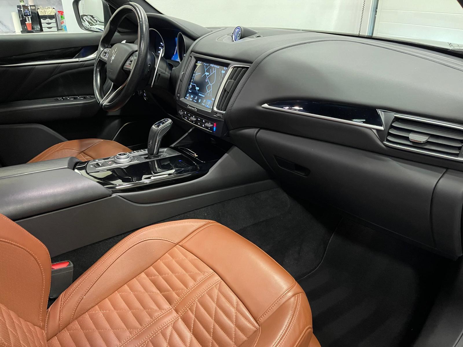 MASERATI Levante 3.0 V6 GranSport-image-10