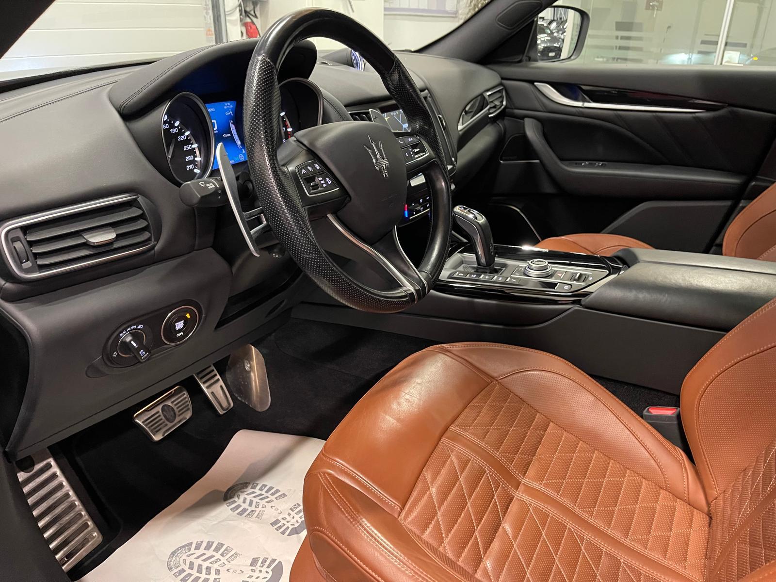MASERATI Levante 3.0 V6 GranSport-image-9