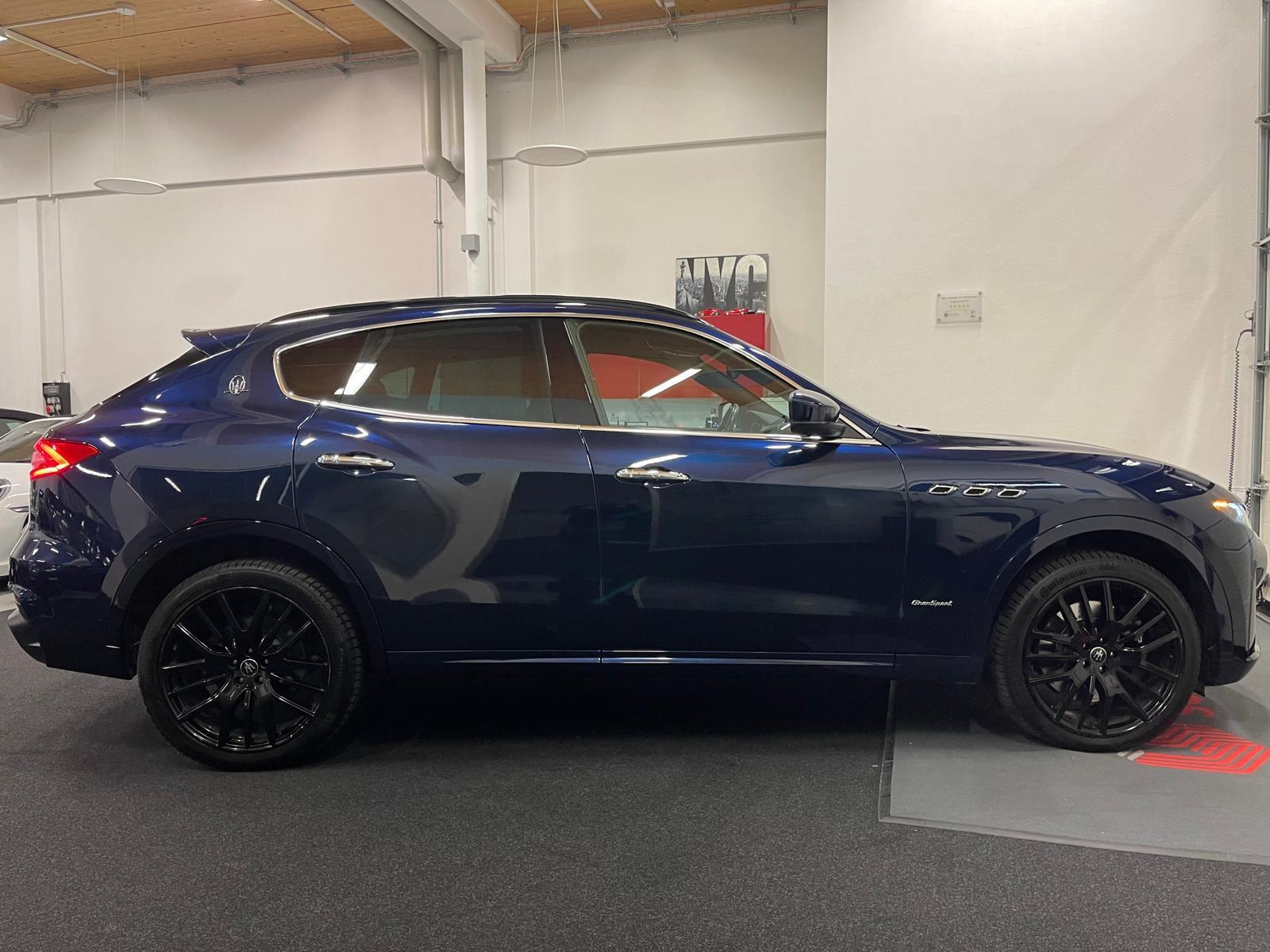 MASERATI Levante 3.0 V6 GranSport-image-3
