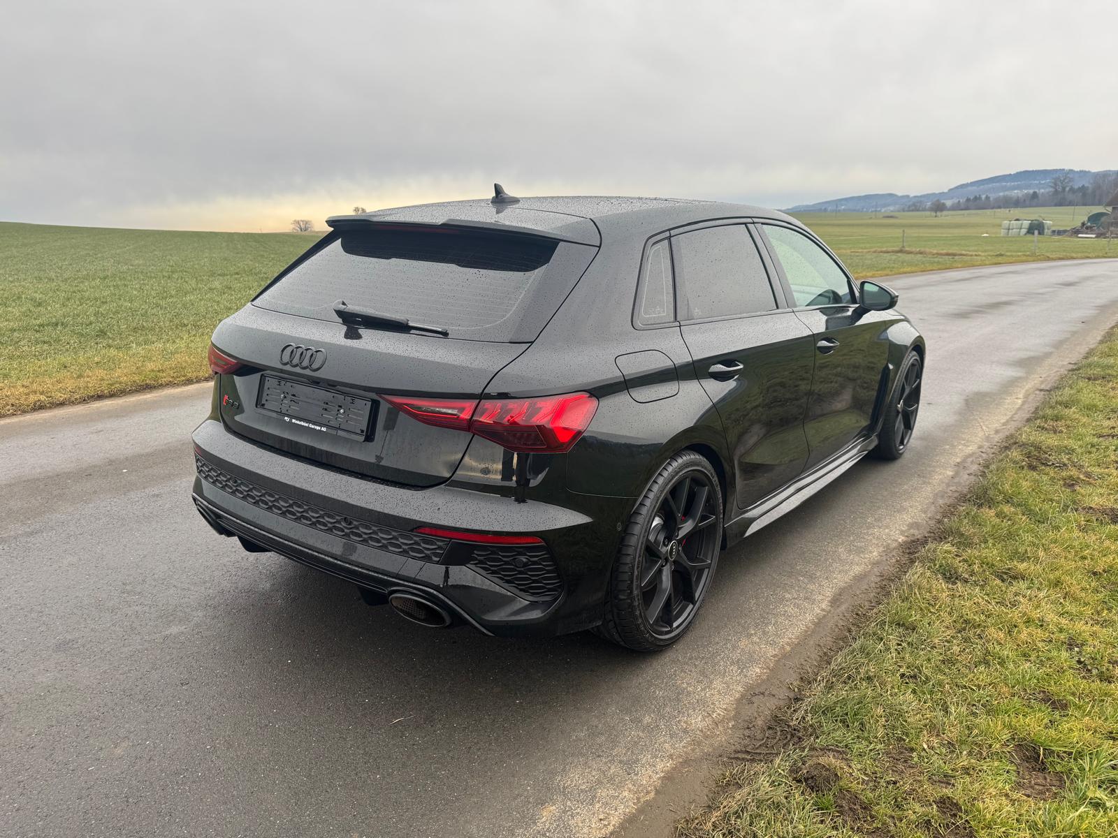 AUDI RS3 Sportback 2.5 TSI quattro S-tronic-image-3