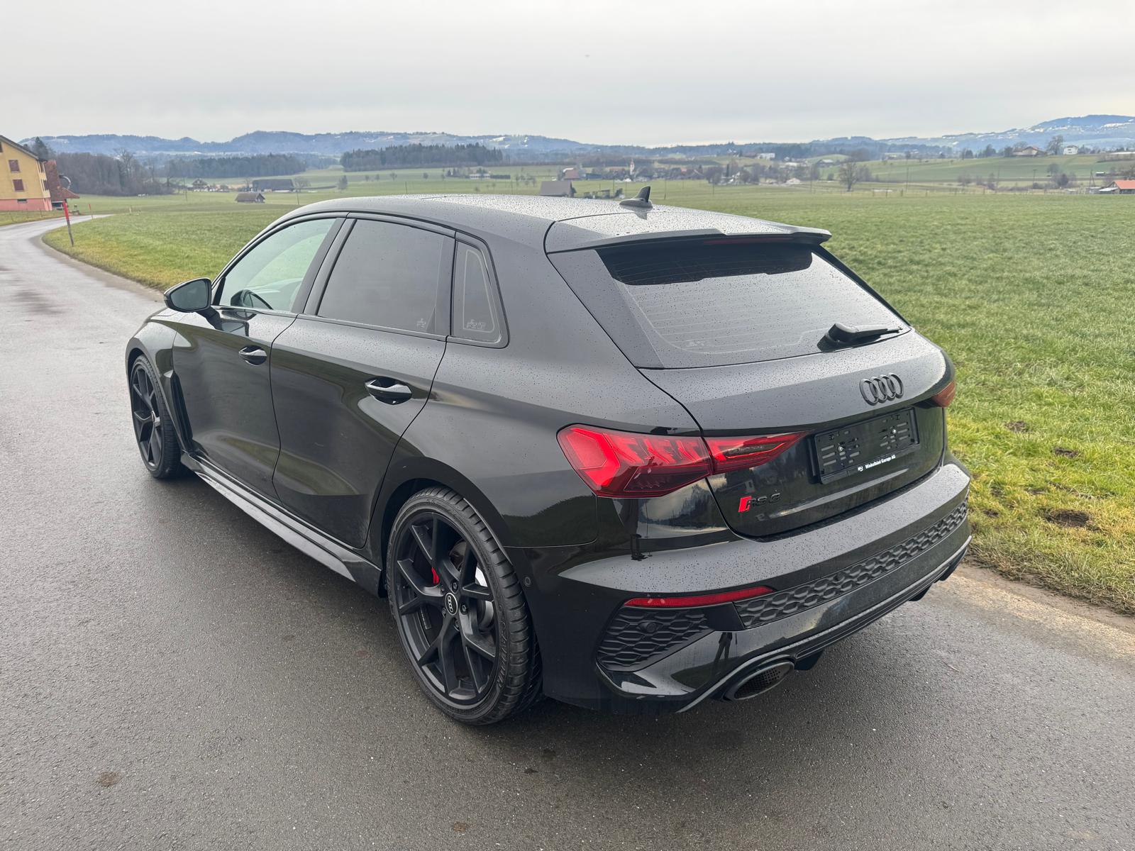 AUDI RS3 Sportback 2.5 TSI quattro S-tronic-image-2