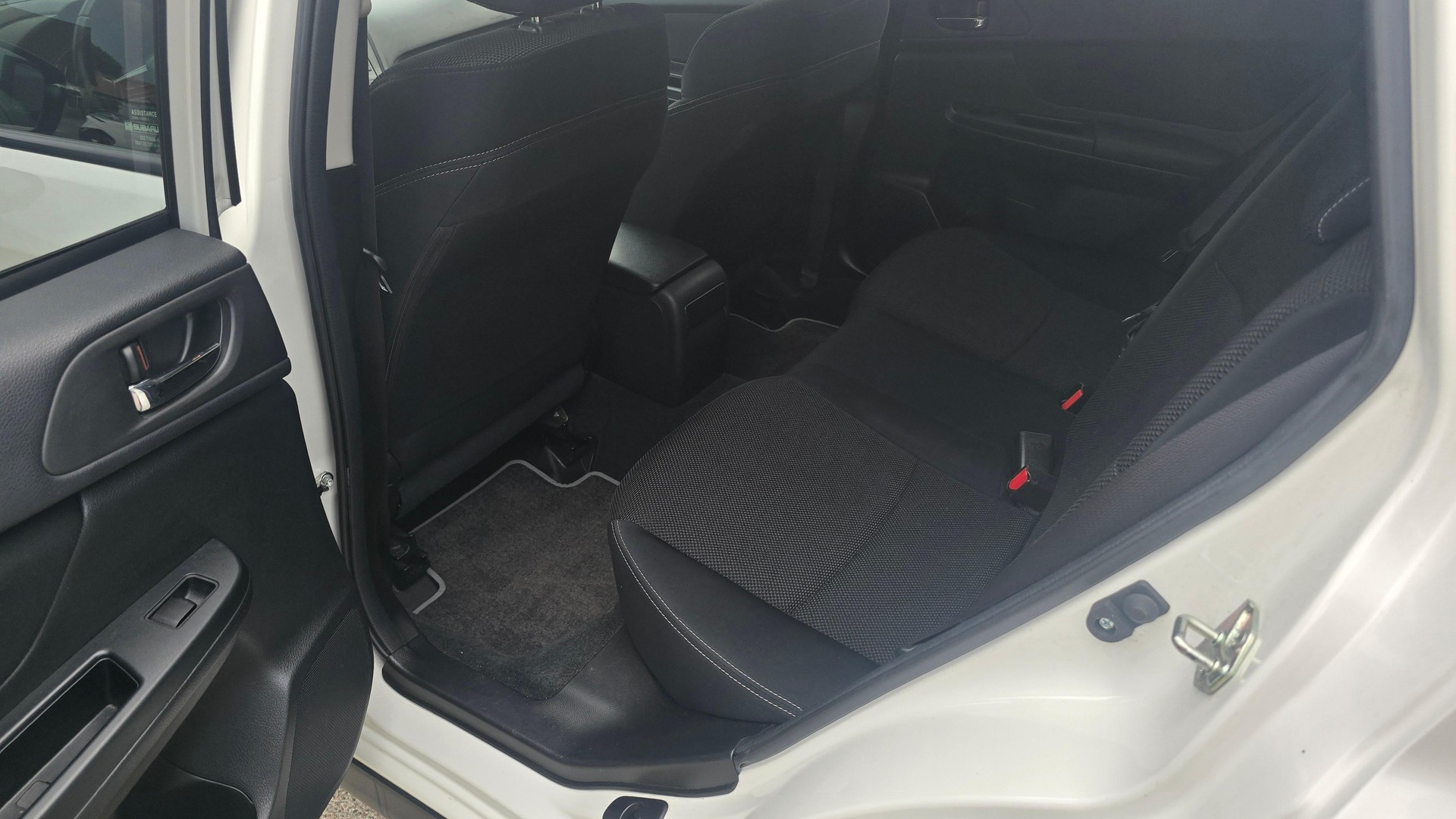 SUBARU XV 1.6i Swiss Two-image-12