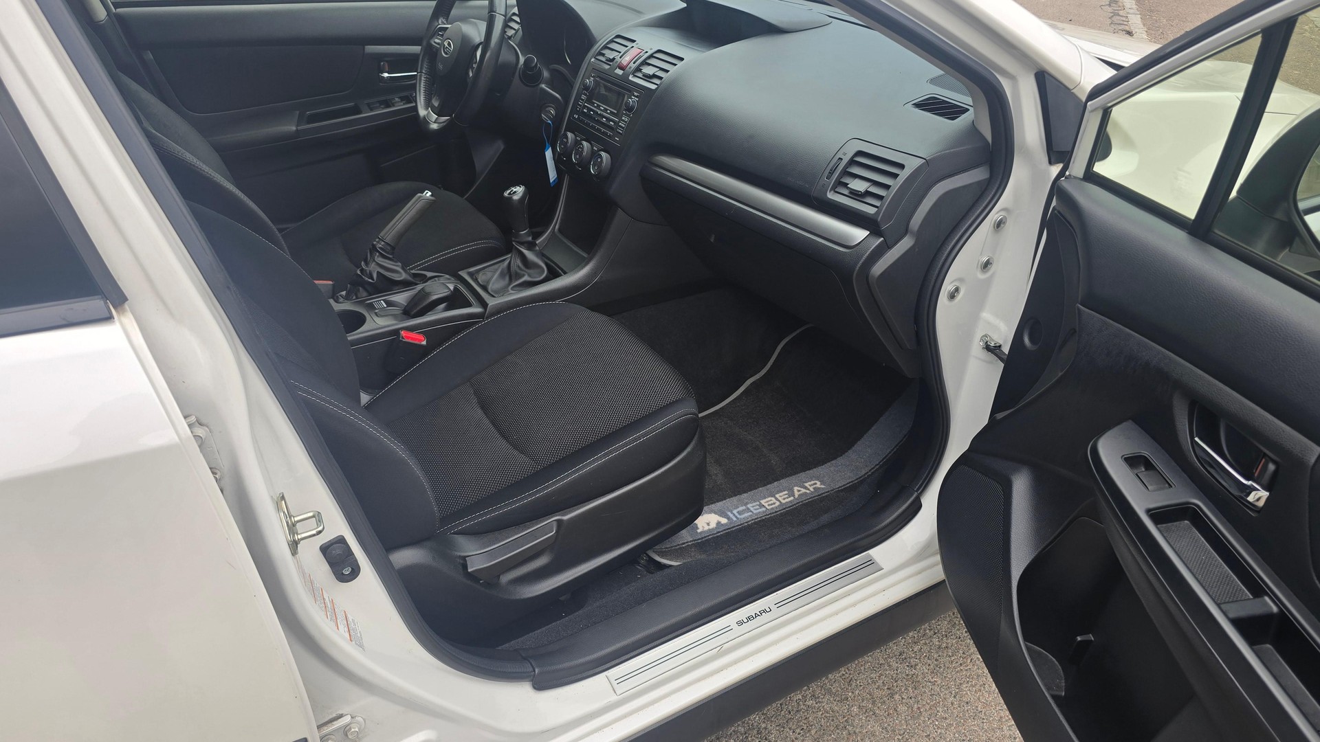 SUBARU XV 1.6i Swiss Two-image-14