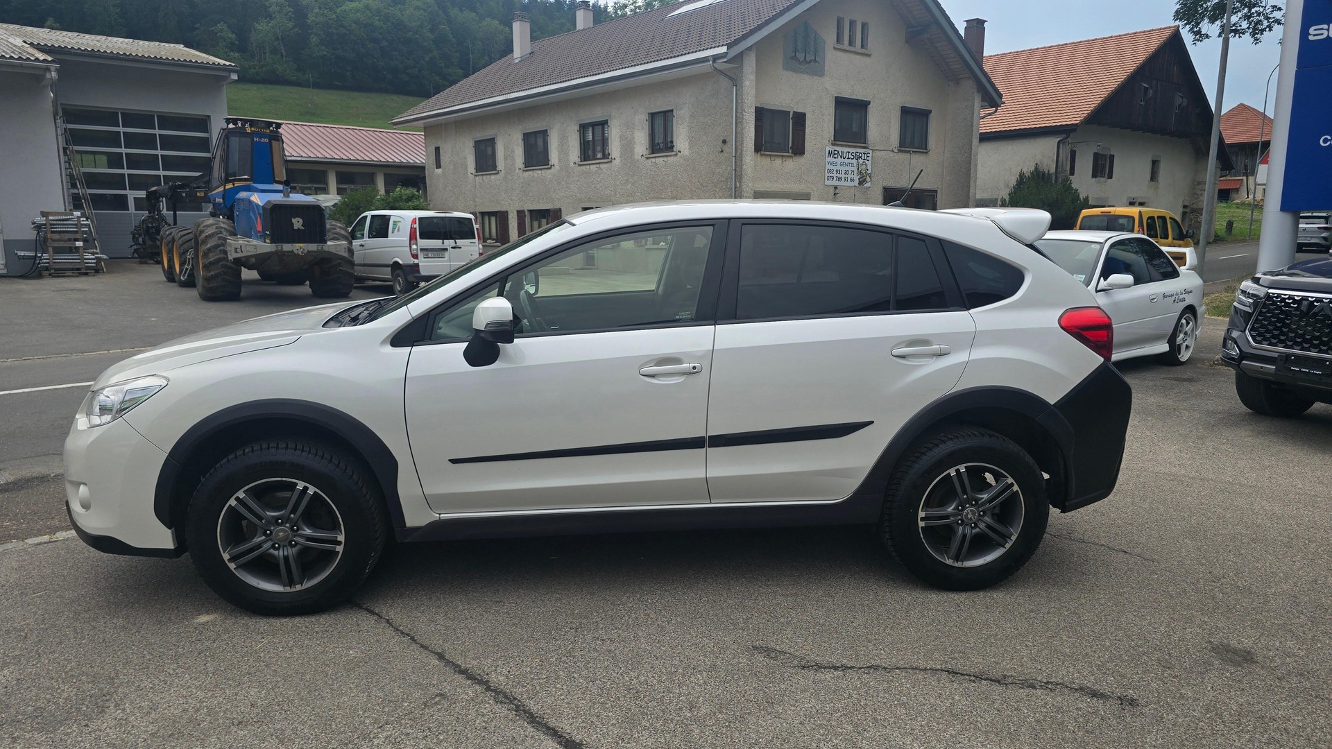 SUBARU XV 1.6i Swiss Two-image-7