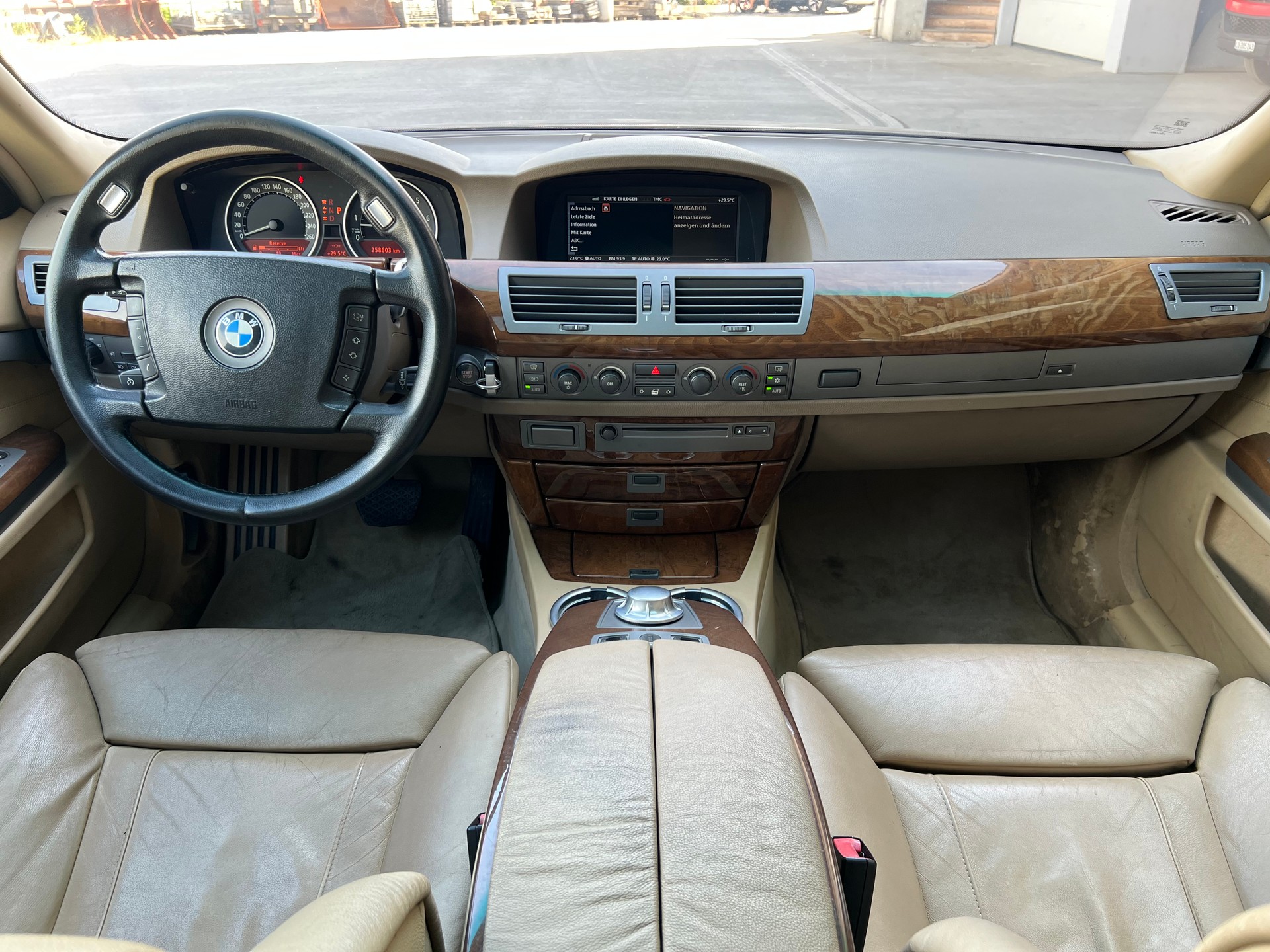 BMW 745i-image-13