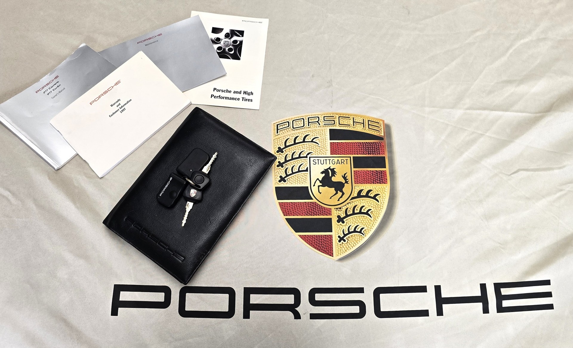 PORSCHE 911 Carrera Cabrio-image-13