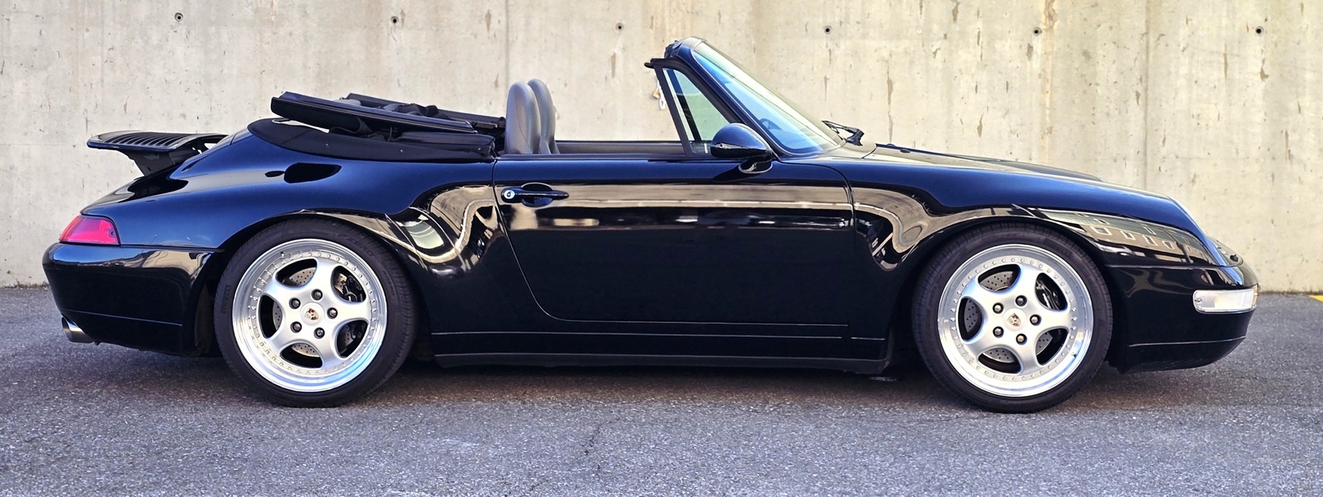 PORSCHE 911 Carrera Cabrio-image-4
