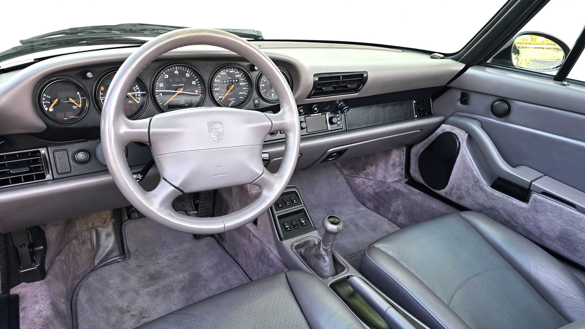 PORSCHE 911 Carrera Cabrio-image-3