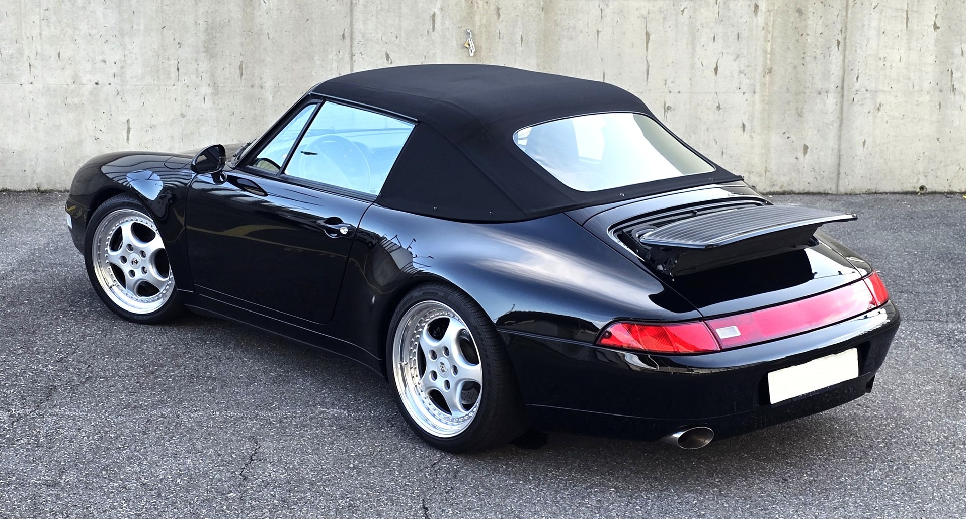 PORSCHE 911 Carrera Cabrio-image-2