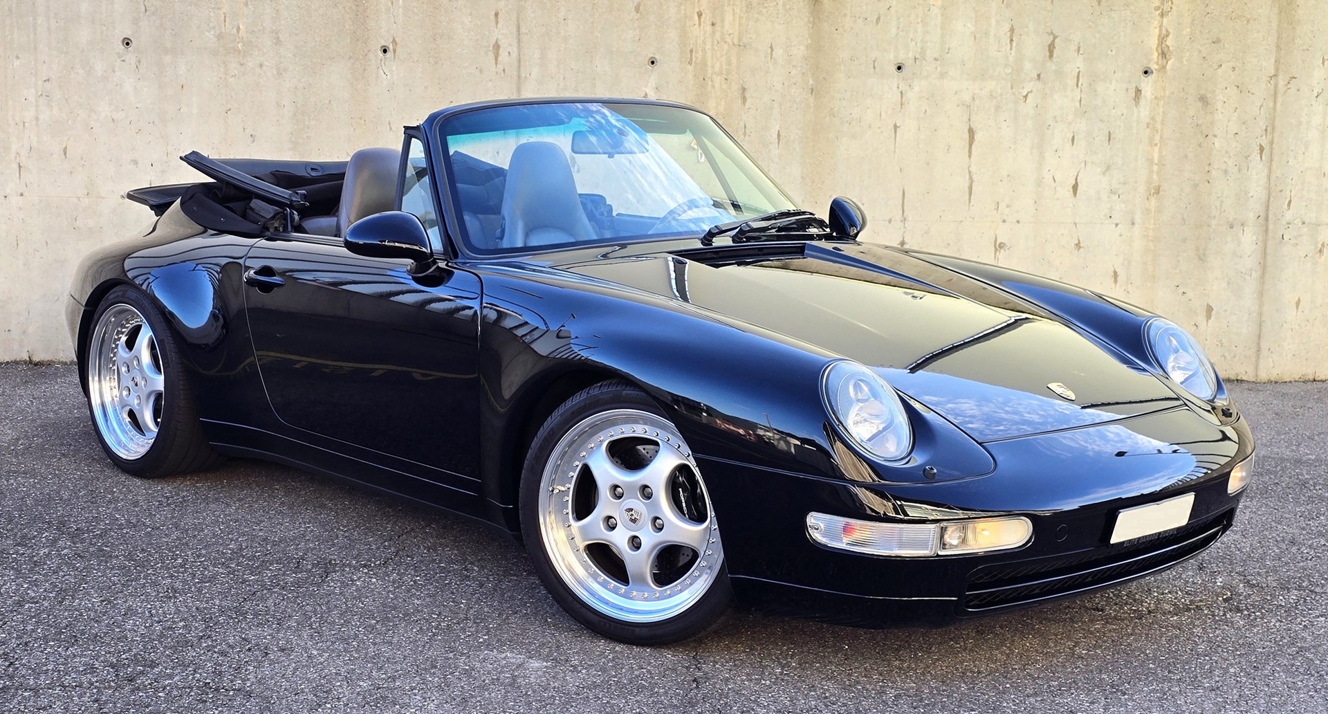 PORSCHE 911 Carrera Cabrio-image-10