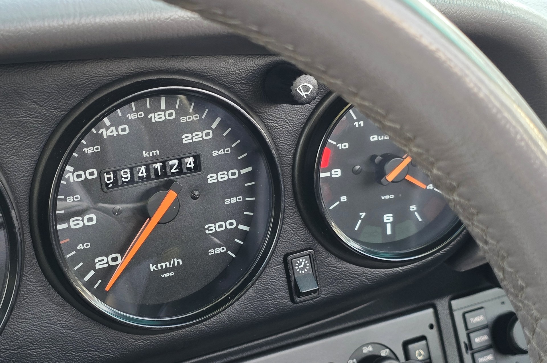 PORSCHE 911 Carrera Cabrio-image-11