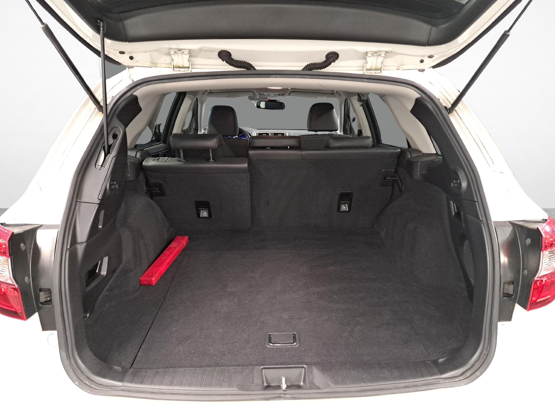 SUBARU Outback 2.5i Luxury-image-11