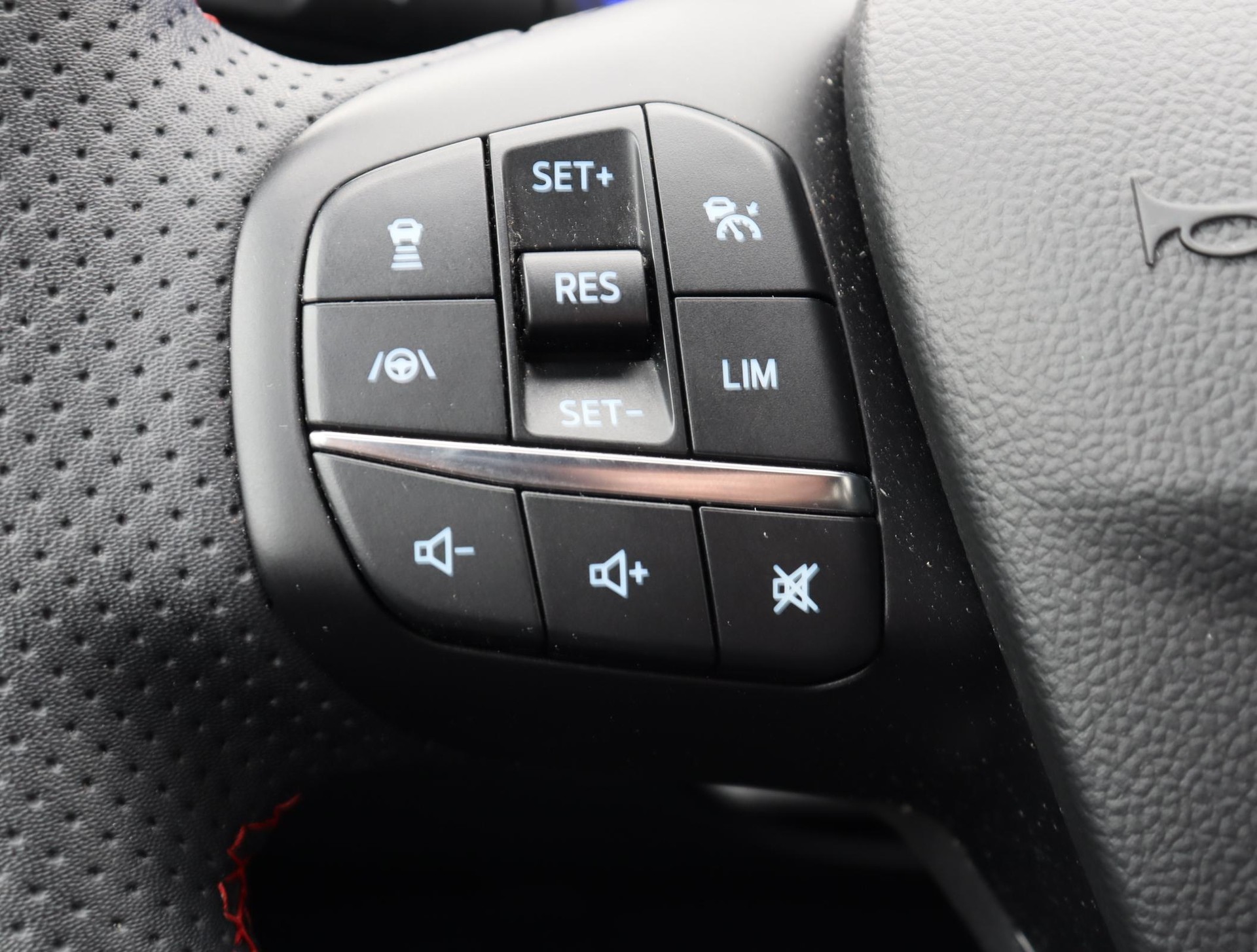 FORD Kuga 2.5 Plug-in Hybrid ST-Line-image-13