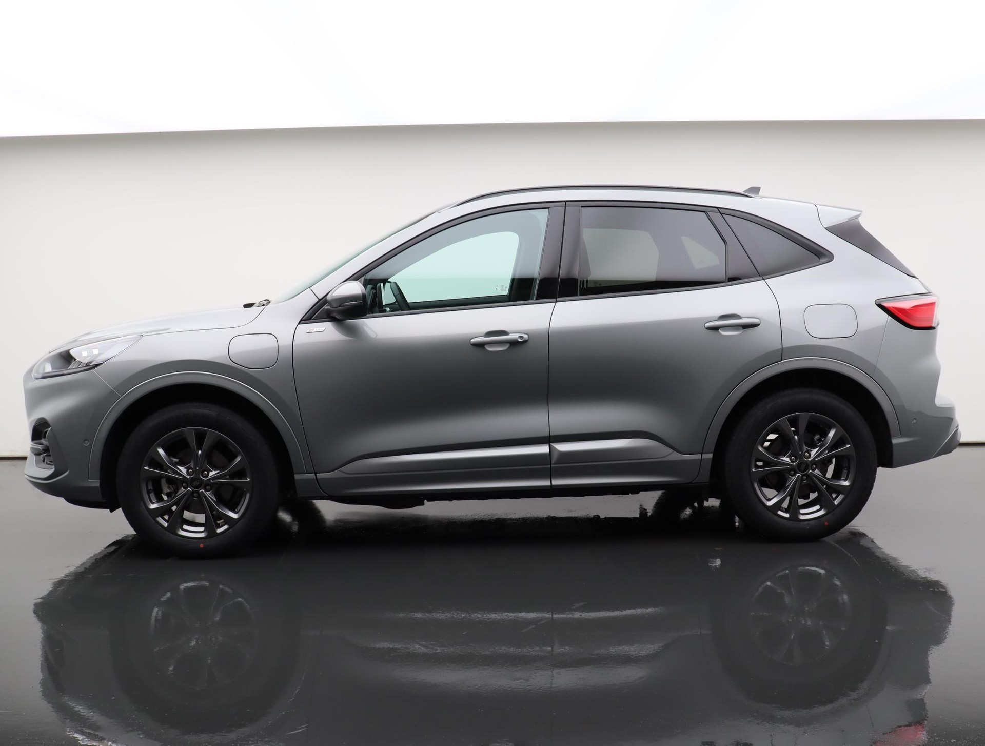 FORD Kuga 2.5 Plug-in Hybrid ST-Line-image-2