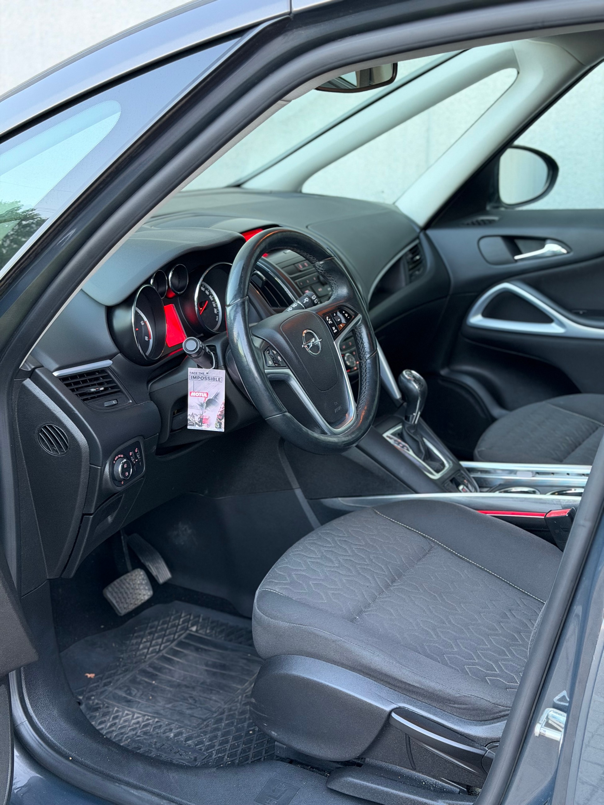 OPEL Zafira Tourer 2.0 CDTi Cosmo Automatic-image-5