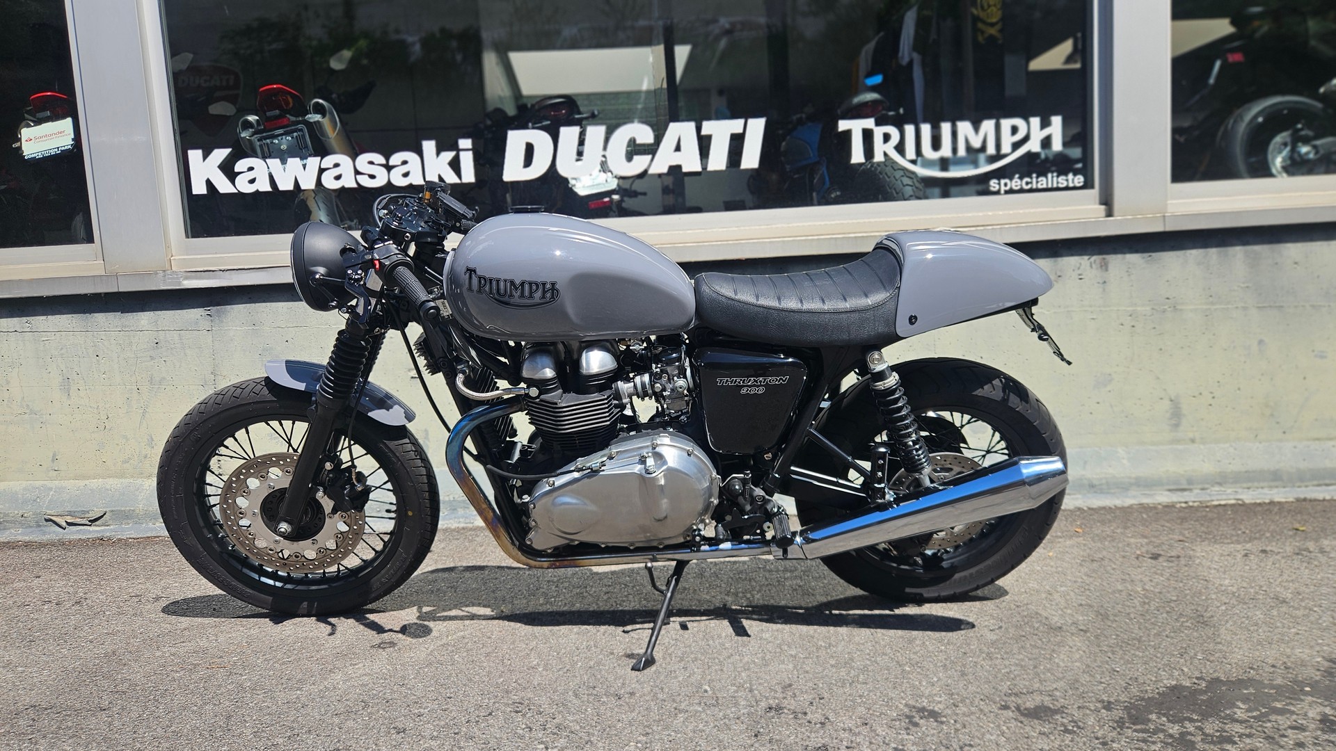 TRIUMPH Thruxton 900-showroom-element-1