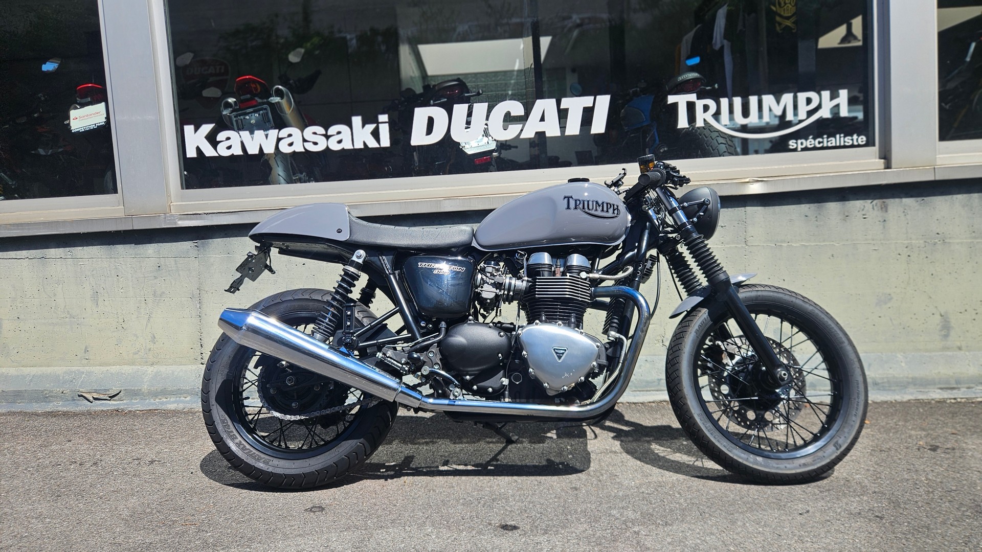 TRIUMPH Thruxton 900