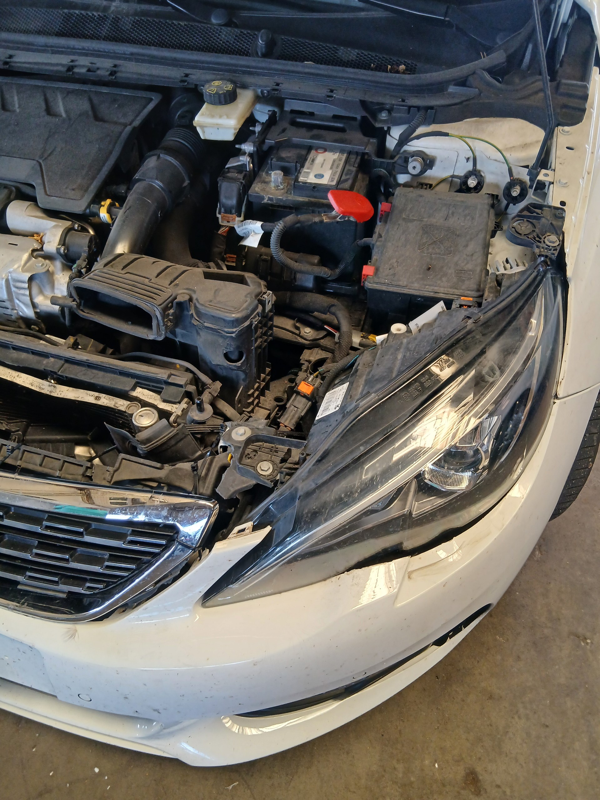 PEUGEOT 308 1.2 Pure Tech Style-image-9