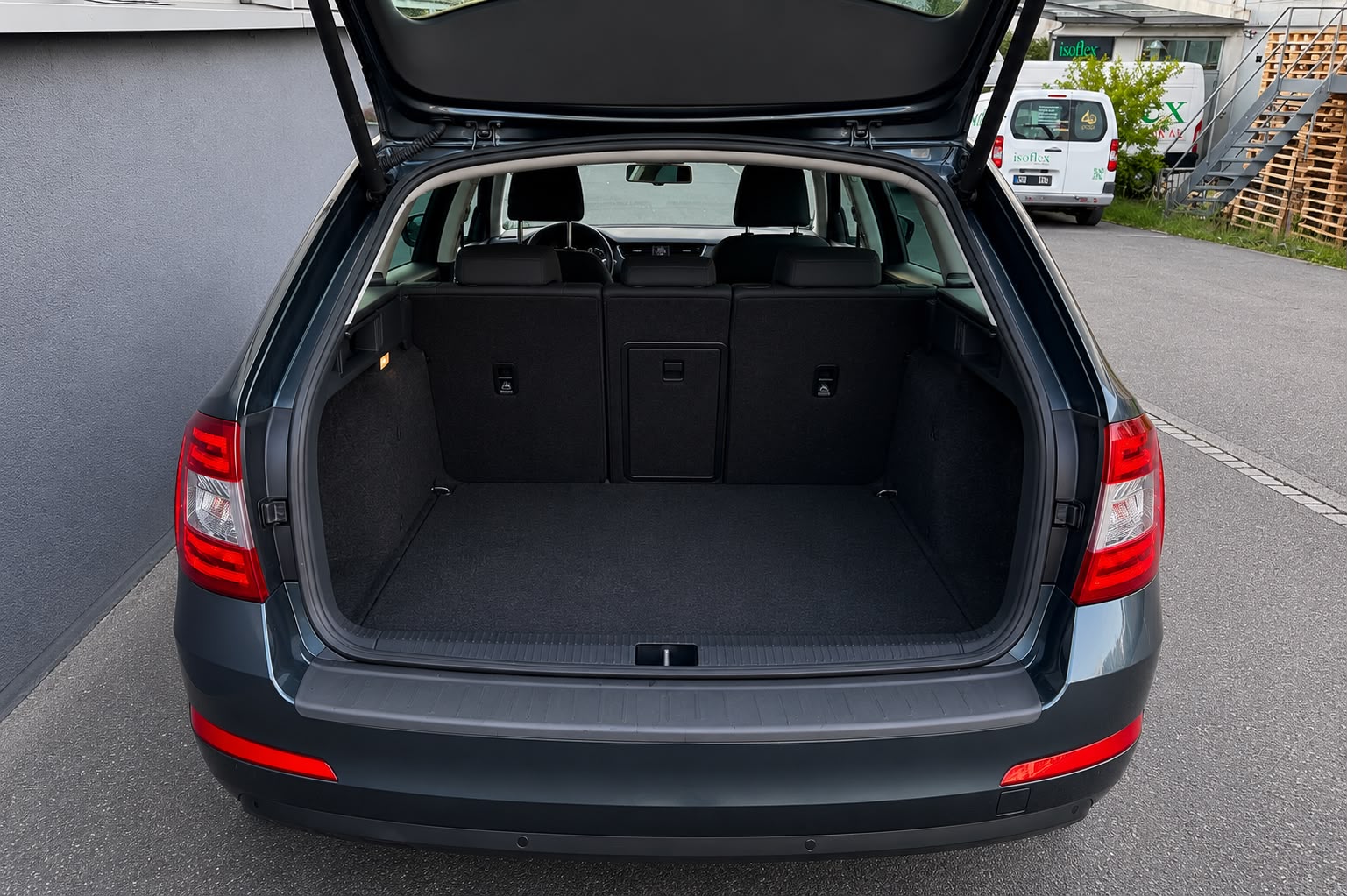 SKODA Octavia Combi 2.0 TDI Style 4x4-image-4