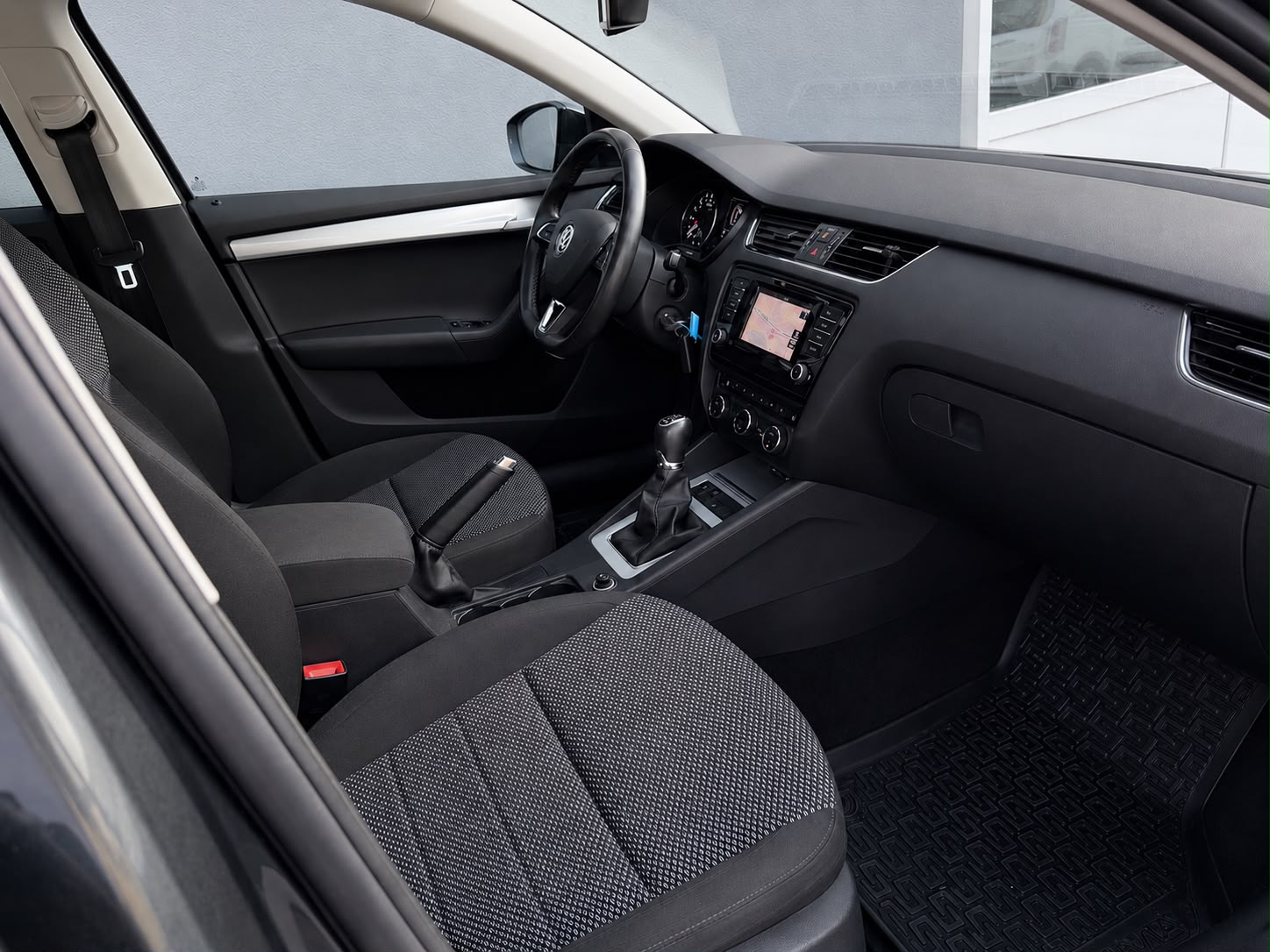 SKODA Octavia Combi 2.0 TDI Style 4x4-image-8