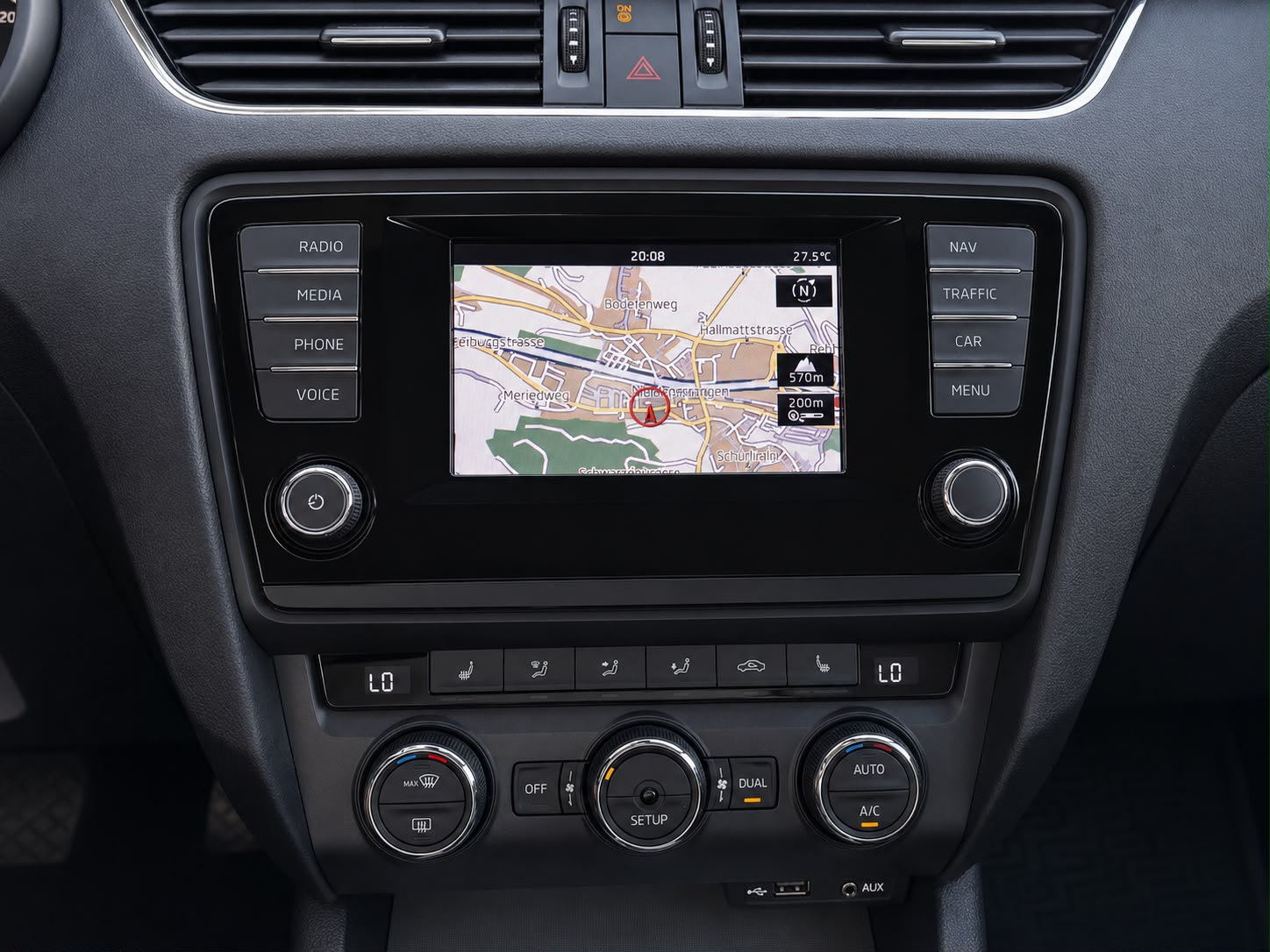 SKODA Octavia Combi 2.0 TDI Style 4x4-image-9